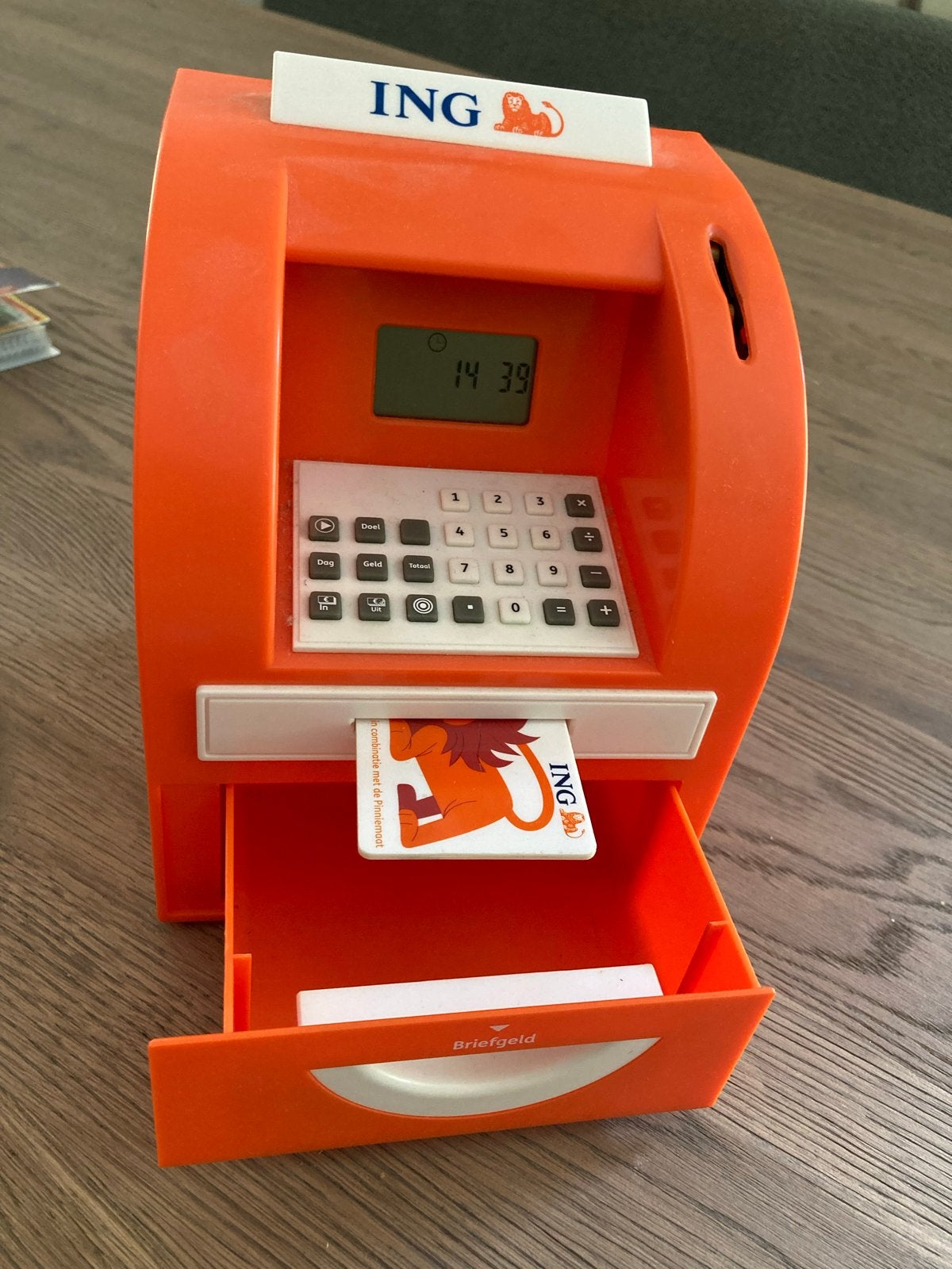 ING Geldautomaat Spaarpot met Pasje Pinniemaat, Ophalen of Verzenden, Gebruikt, Jongen of Meisje