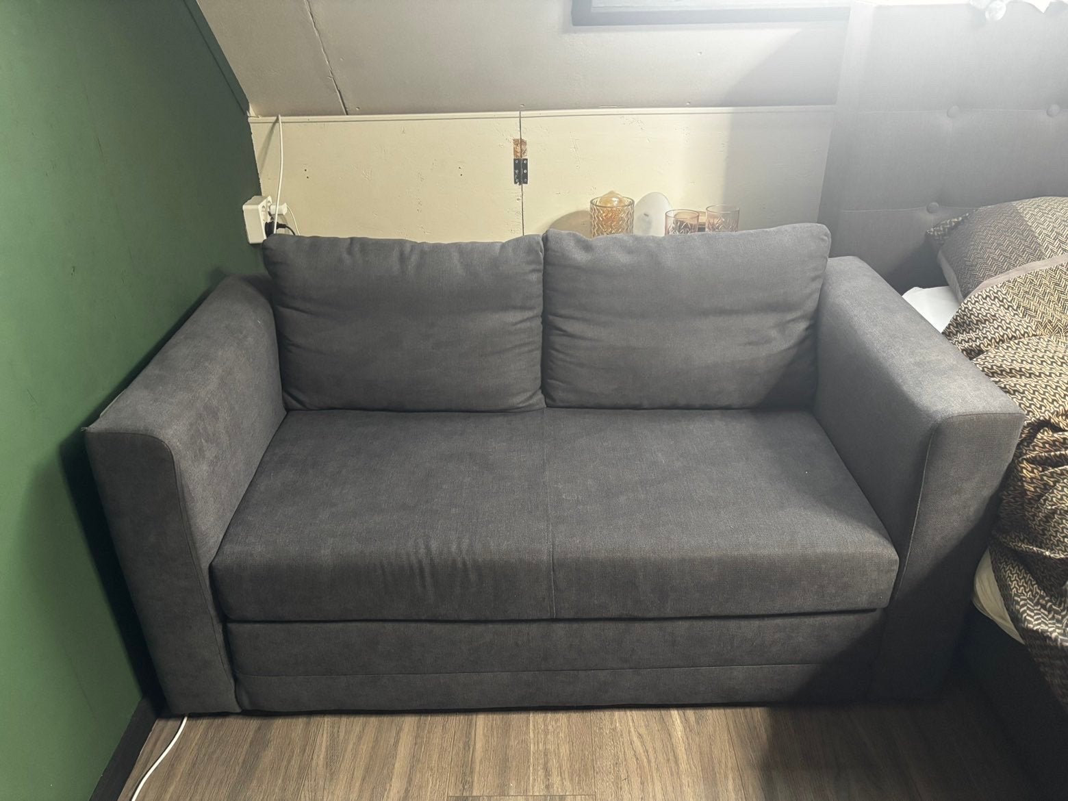 Grijze slaapbank, Ophalen, Tweepersoons, 140 cm, Zo goed als nieuw