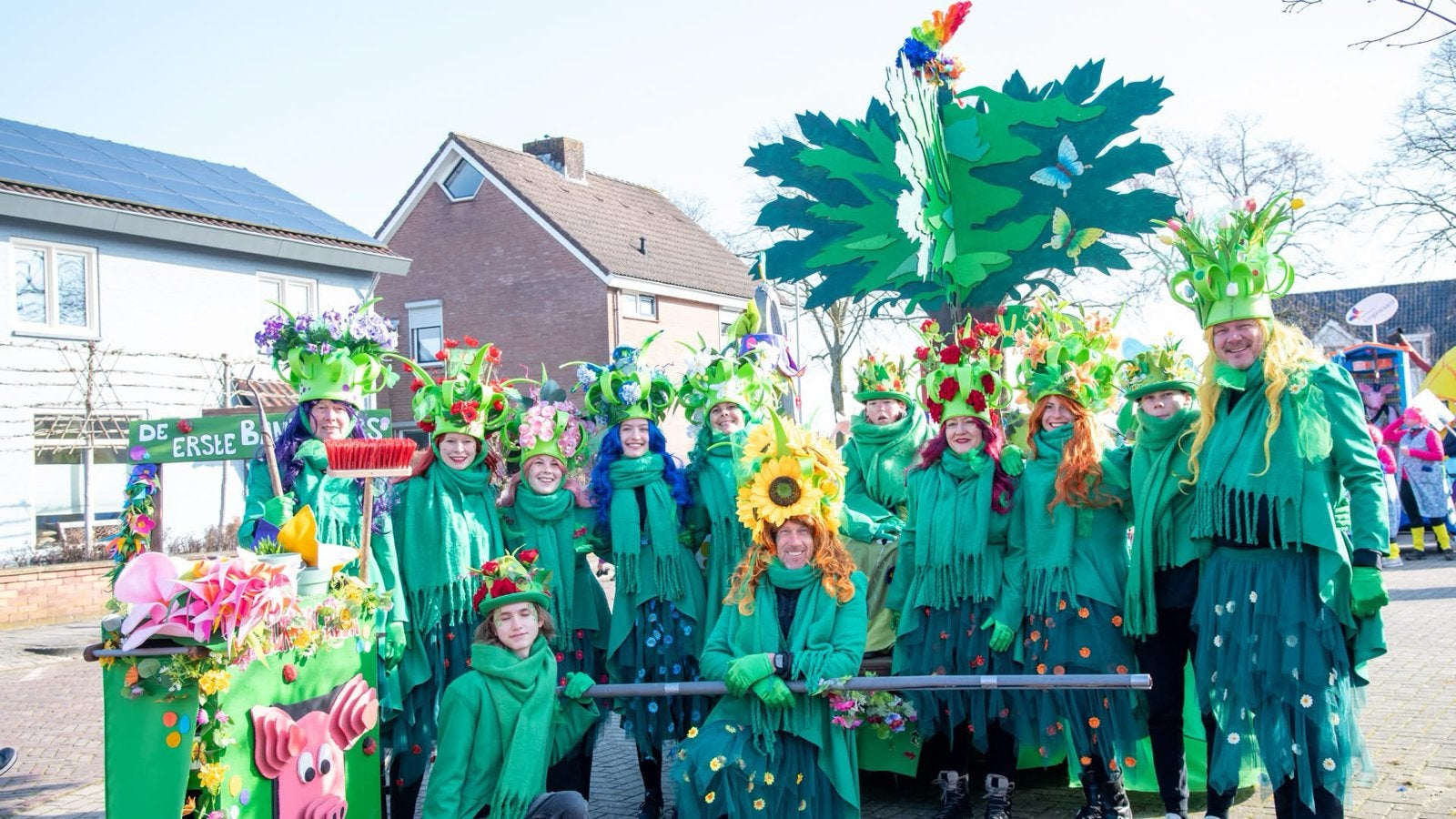 11 complete bloemen carnavalsoutfits voor groepen, Ophalen, Carnaval, Maat 46/48 (XL) of groter, Kleding