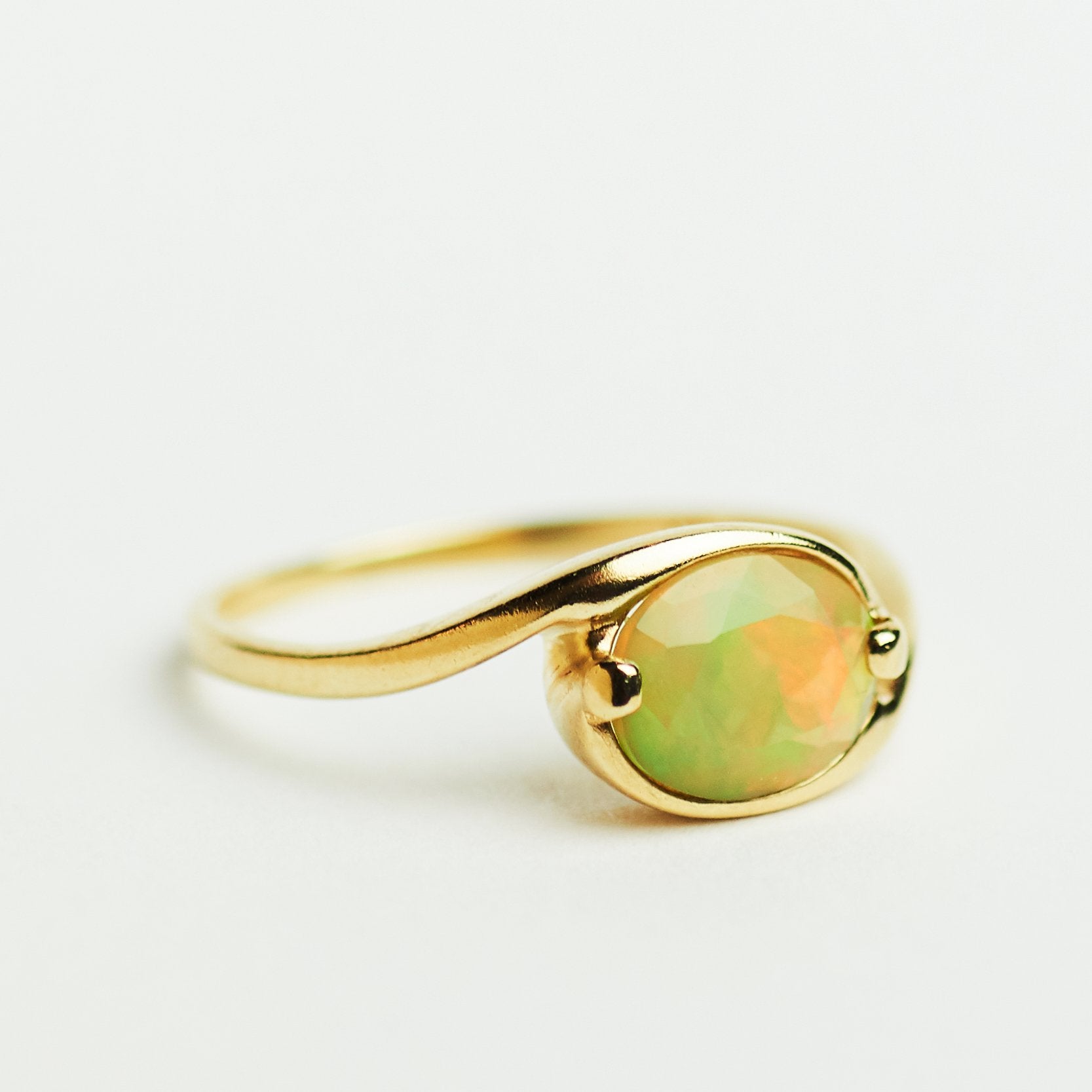 Vintage ring, Ophalen of Verzenden, Zo goed als nieuw, 17 tot 18, Met edelsteen