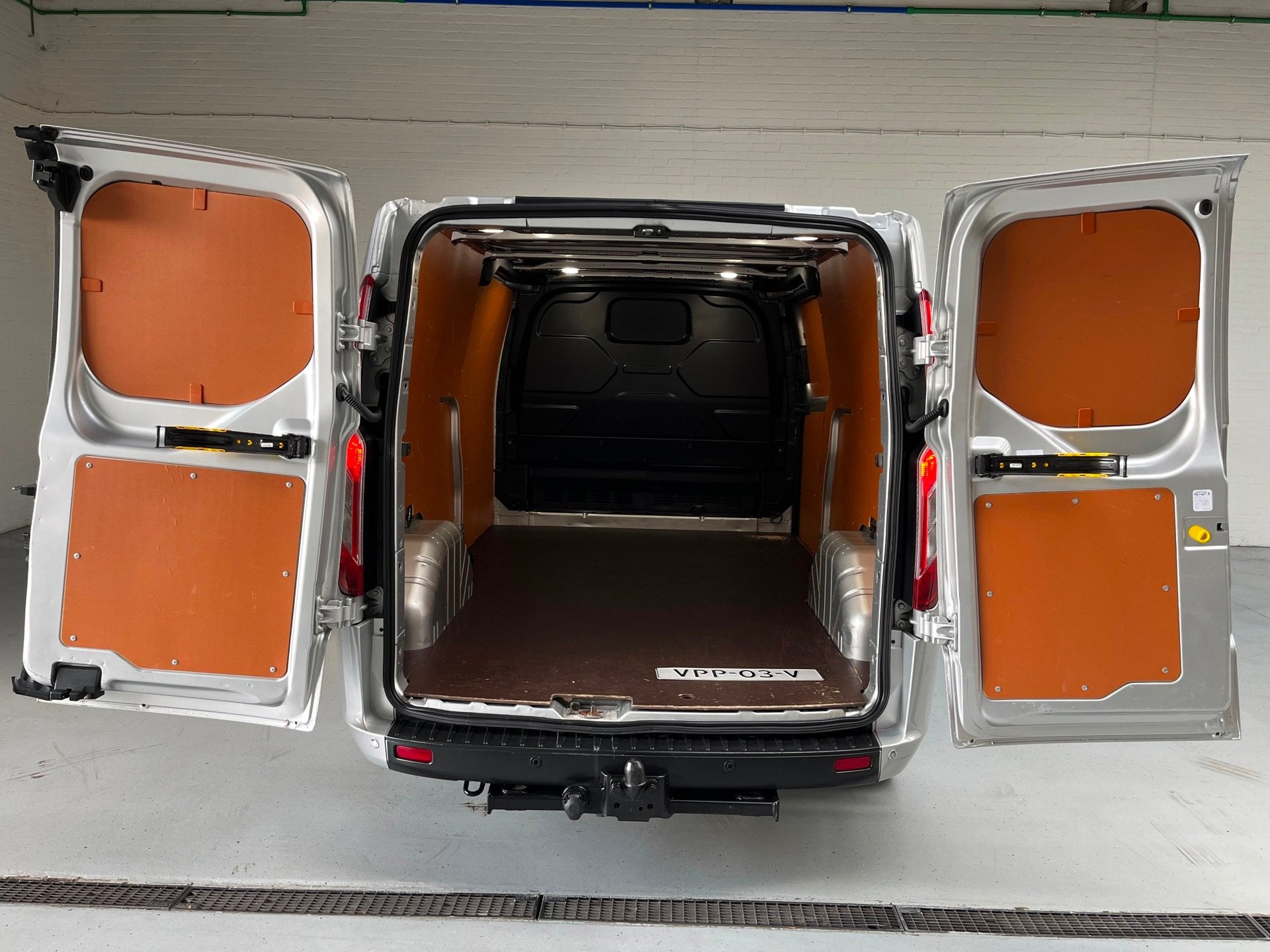 Ford Transit Custom Automaat 300 2.0 TDCI 130pk L2H1 Limited, Auto's, Stof, 4 cilinders, Met garantie (alle), Bedrijf