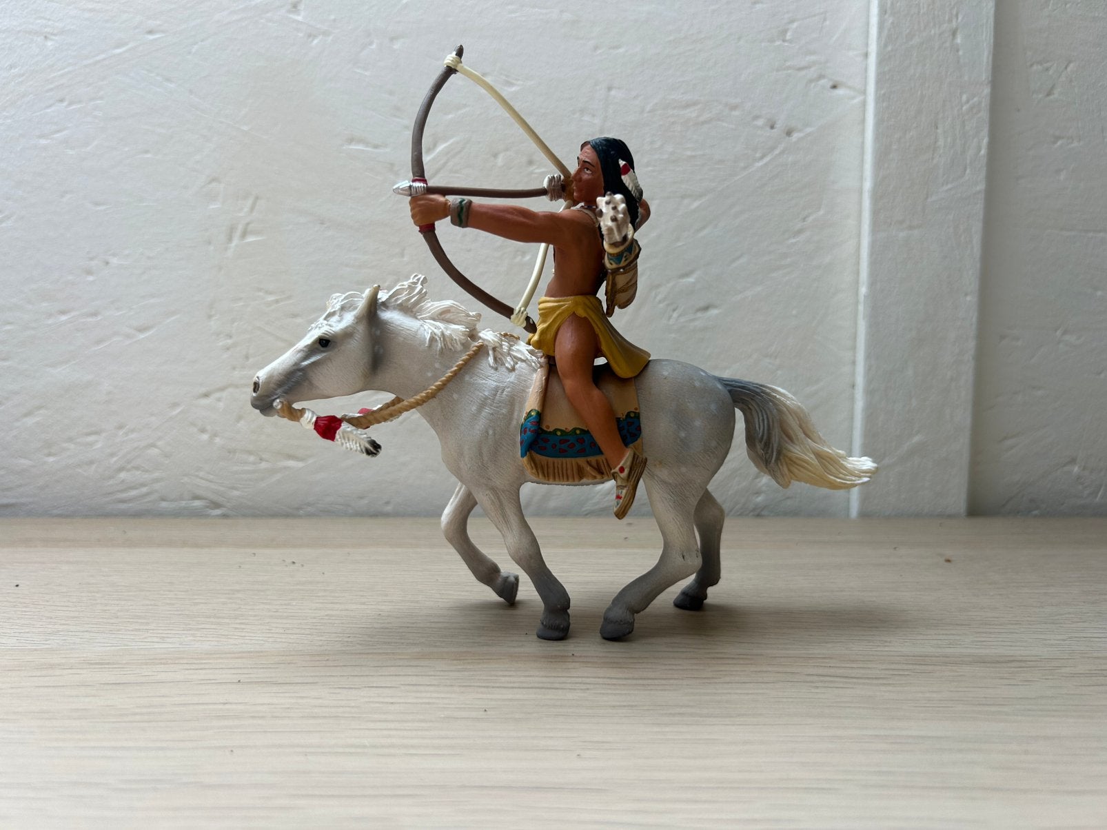 Schleich indiaan met pijl en boog, Ophalen of Verzenden, Zo goed als nieuw, Paard, Beeldje of Figuurtje