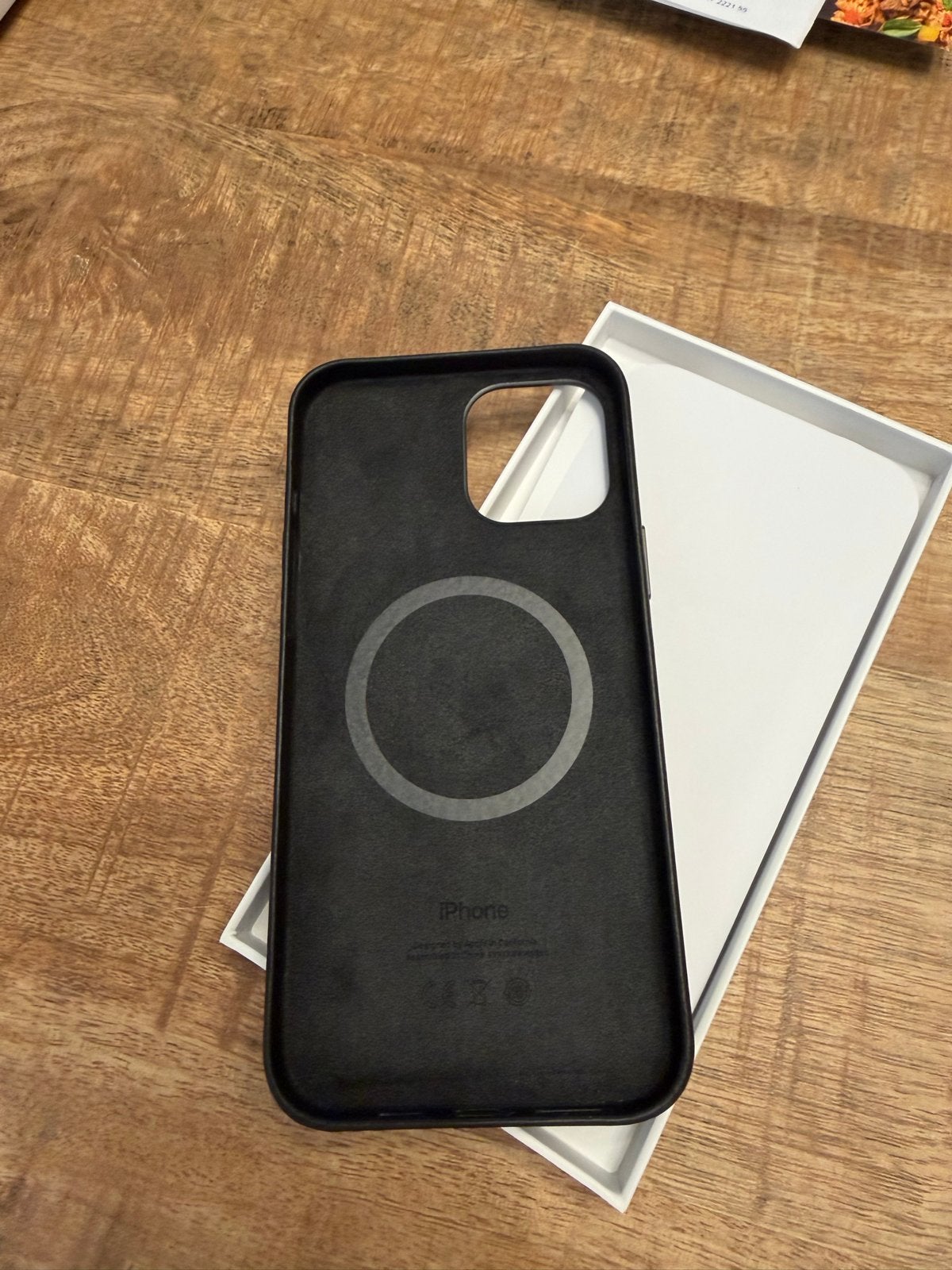 Foto 4 van Nieuw iPhone 12 Pro Max Leren Hoesje met MagSafe