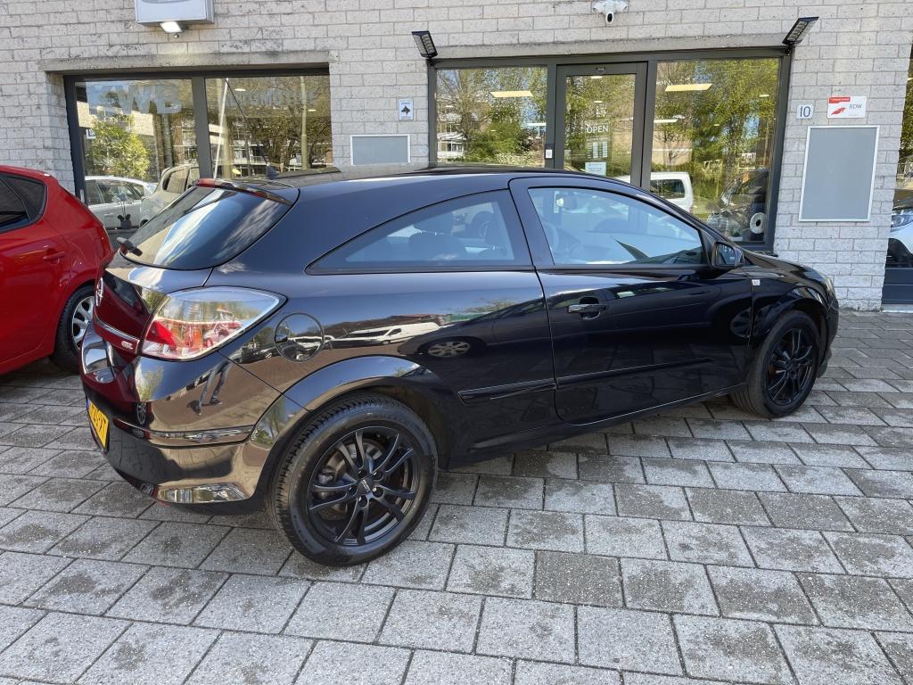 Opel Astra GTC 1.8 Skyview Automaat Airco Distri Vv Apk, Auto's, Opel, Gebruikt, 1796 cc, Zwart, Origineel Nederlands