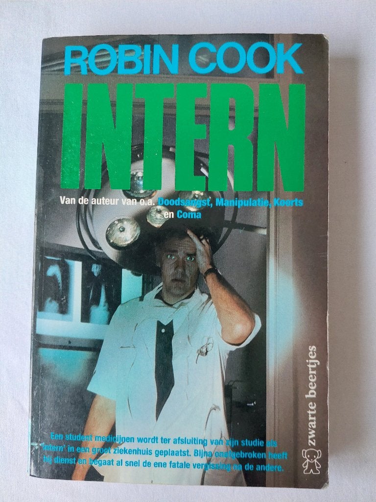INTERN, medische thriller van Robin Cook, Ophalen of Verzenden, Zo goed als nieuw, Robin Cook, Nederland