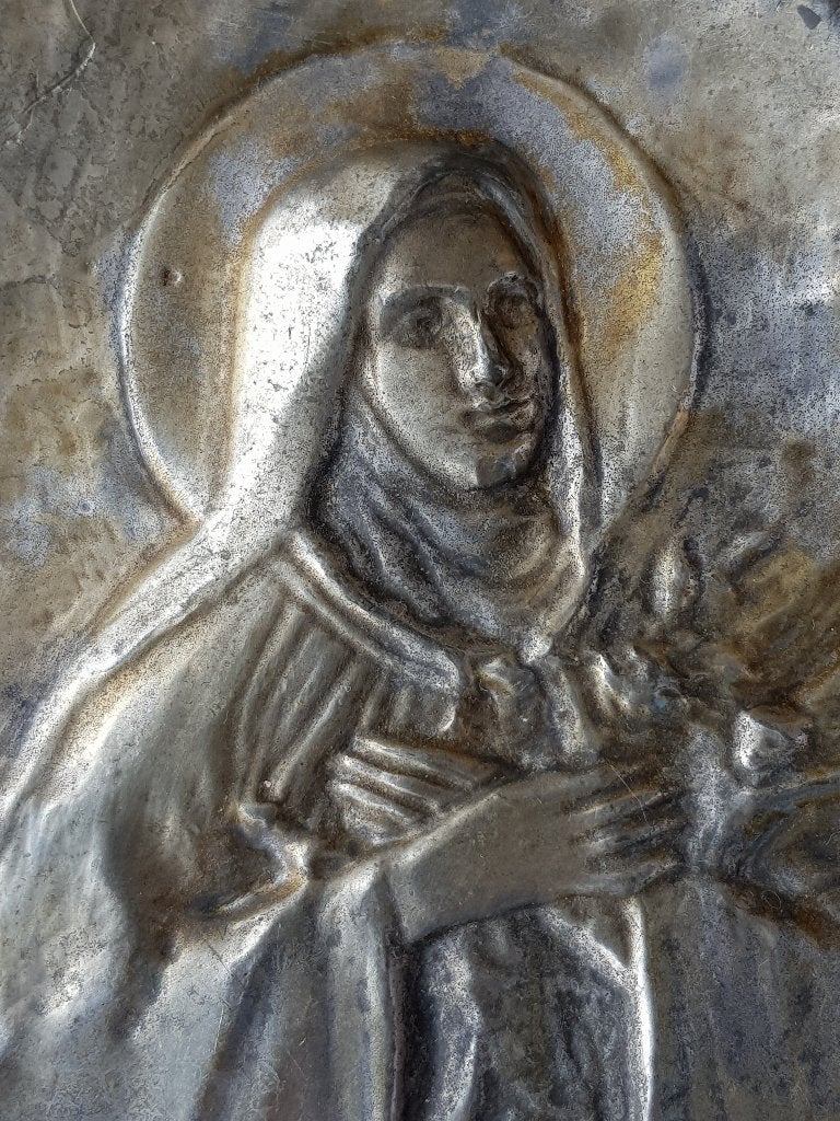 Mooie oude Maria hanger uit Engeland van tin en hout 14,2 cm, Ophalen of Verzenden