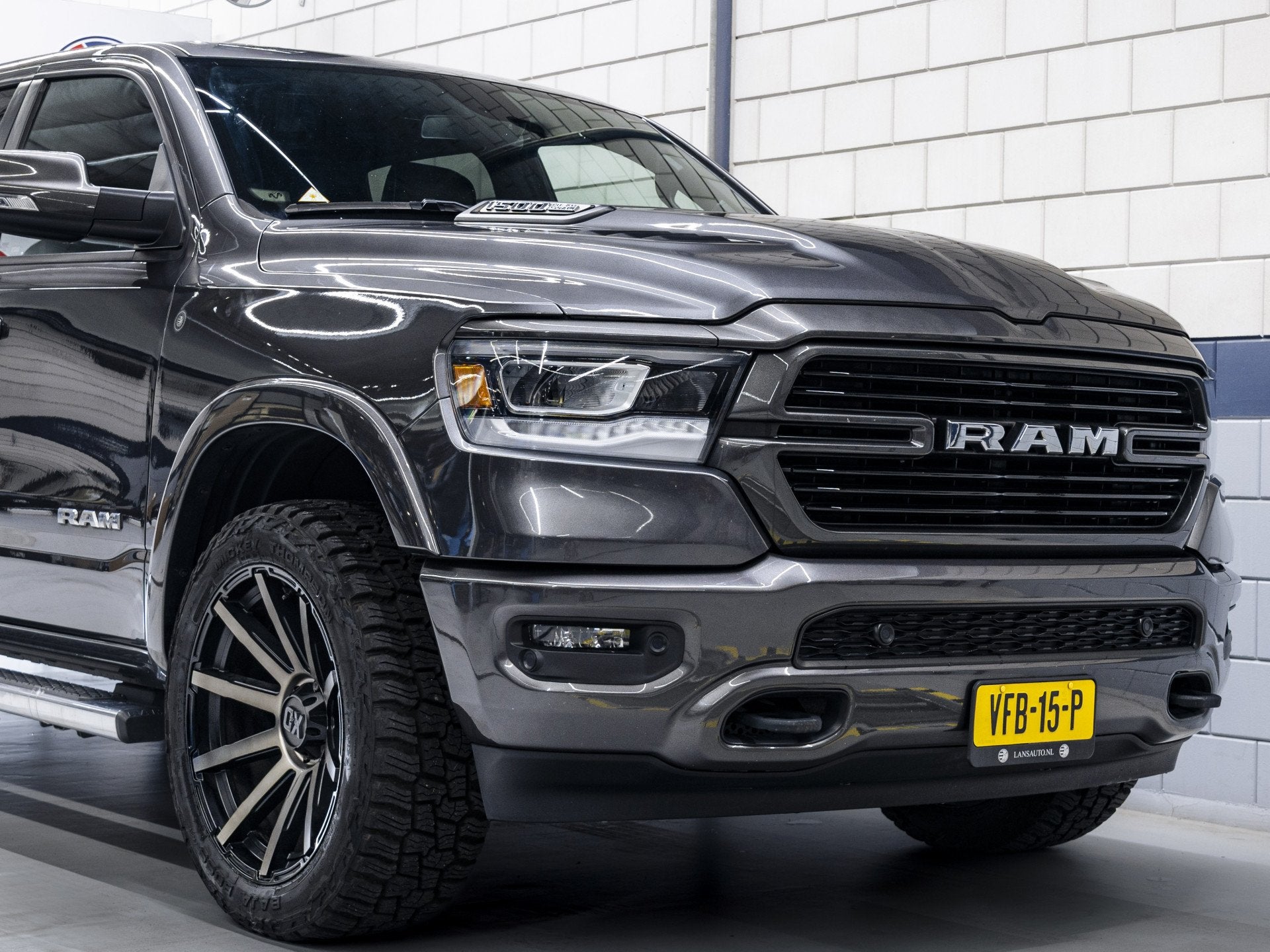 Dodge Ram 1500 5.7L V8 Laramie | Custom wielenset | Luchtver, Auto's, Dodge, Automaat, Gebruikt, 5654 cc, 402 pk