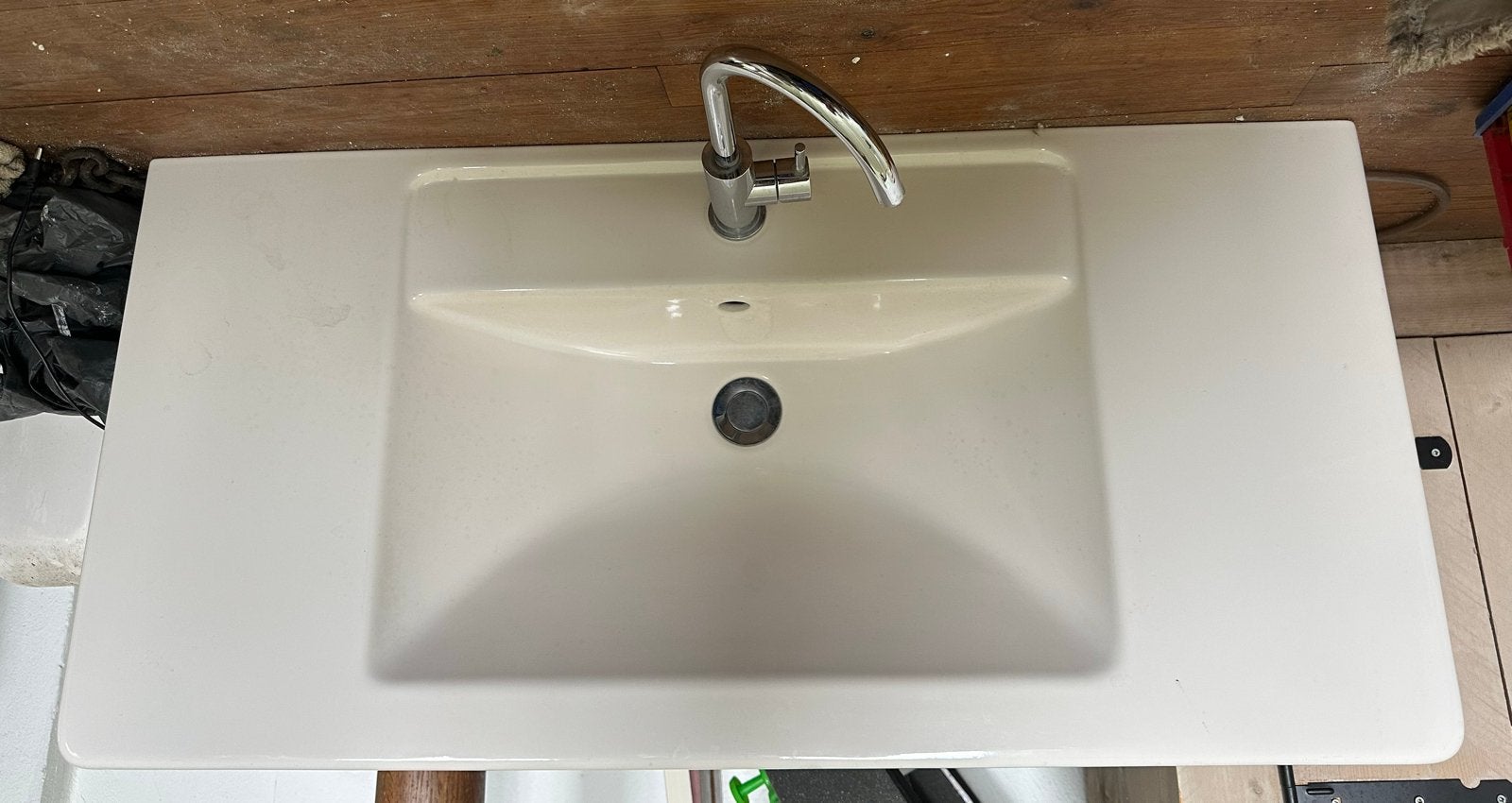 Wastafel met kraan - 98,5 centimeter, Ophalen, Gebruikt, Chroom, Wastafel