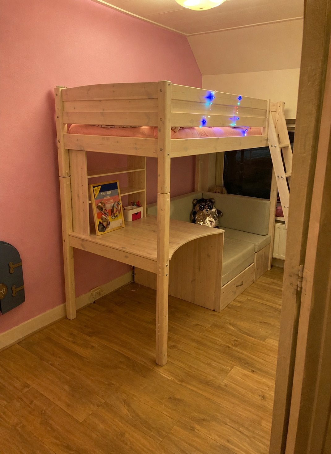 Hoogslaper met bureau en bank(uitschuifbaar tot slaapbank), Huis en Inrichting, Ophalen, Hoogslaper, Eenpersoons, 210 cm