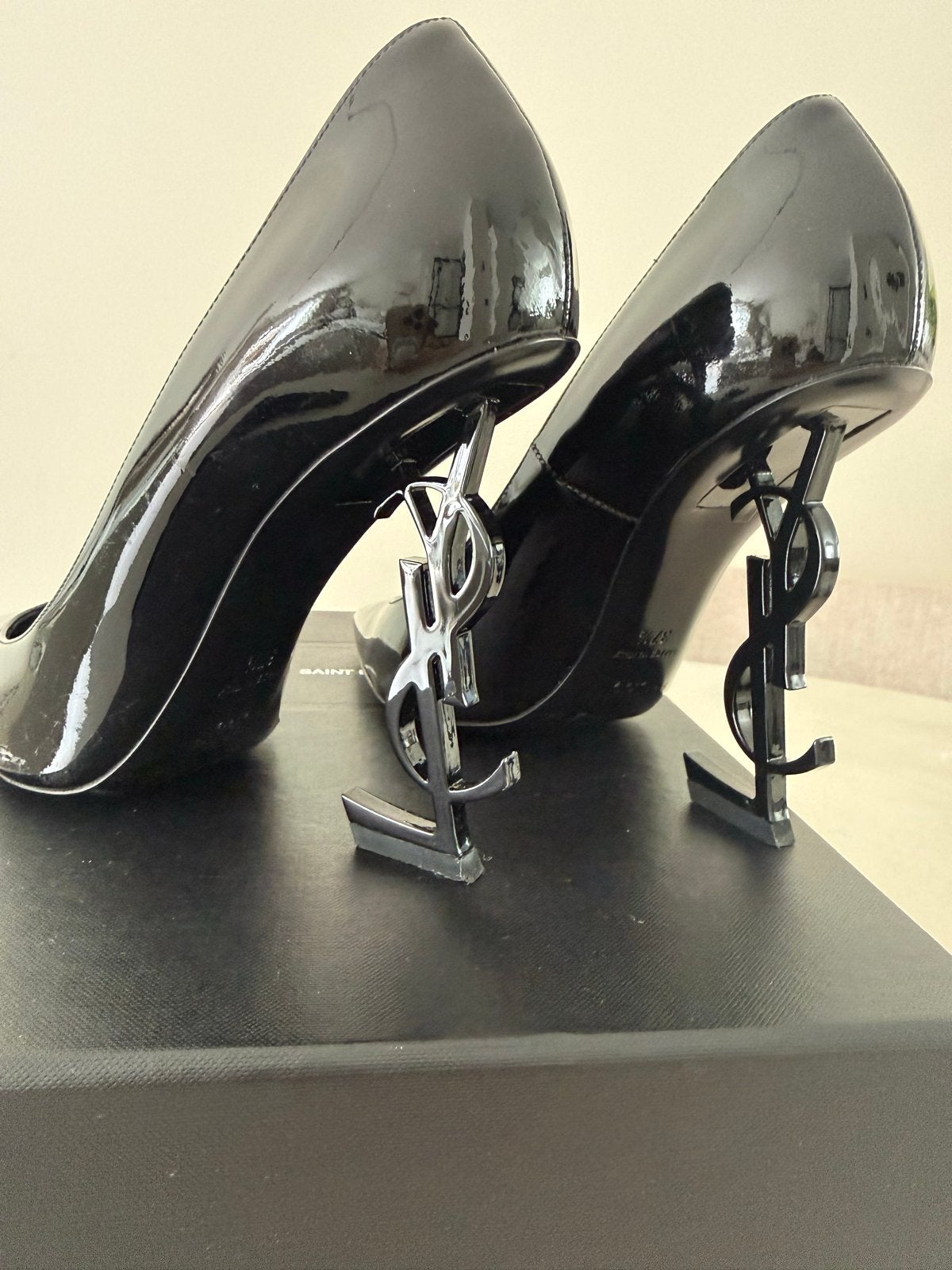 Saint Laurent Pumps Zwart Lakleer Maat 37,5, Kleding | Dames, Schoenen, Ophalen of Verzenden, Zo goed als nieuw, Zwart, Pumps