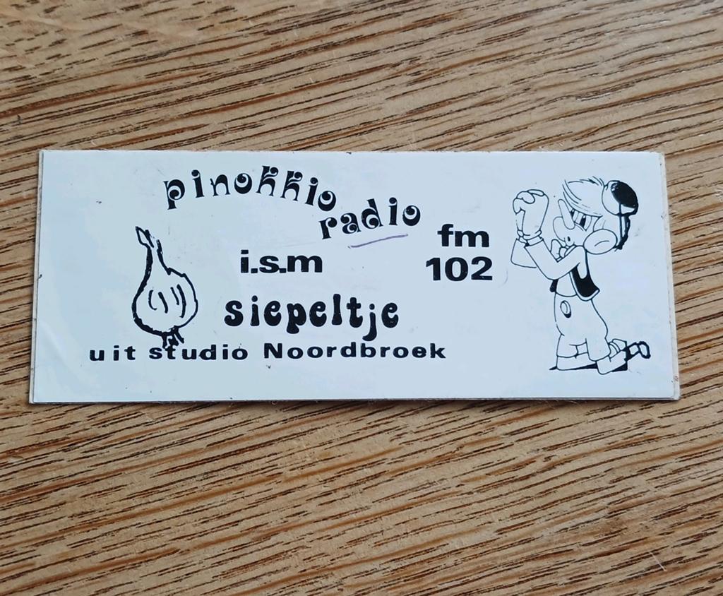 Sticker piraat zender Pinokkio en Siepeltje, NOORDBROEK, Ophalen of Verzenden, Zo goed als nieuw