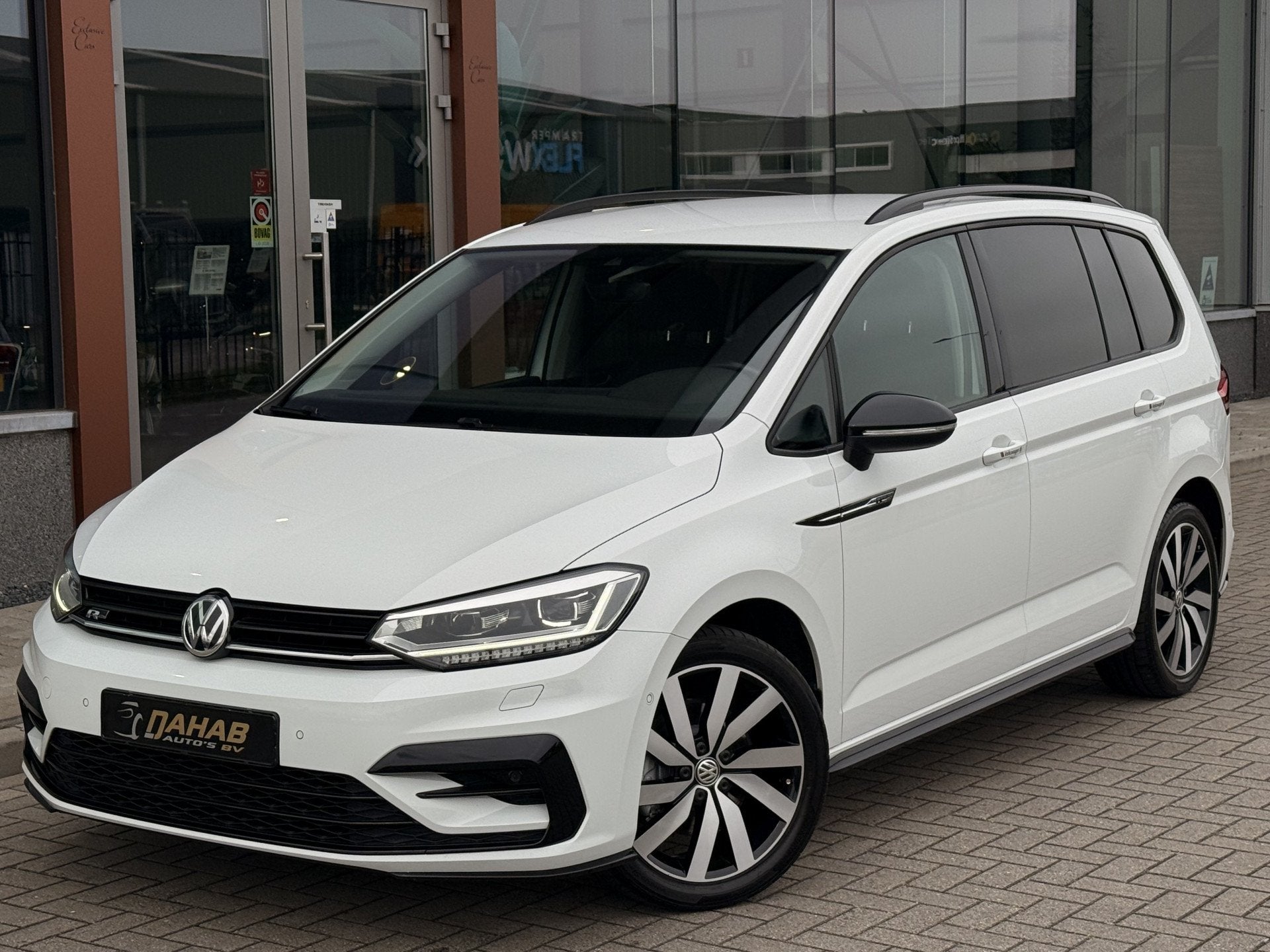 Volkswagen Touran 1.5 TSI Highline Business R 7p | ACC | Ach, Dealer onderhouden, 15 km/l, 4 cilinders, 150 pk