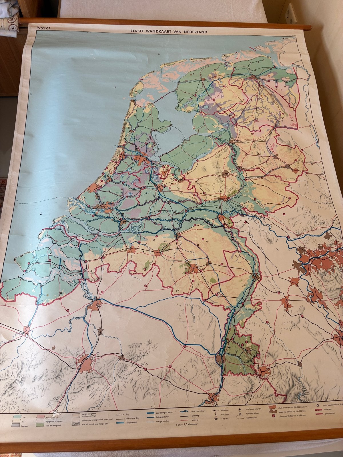 Oude Schoolplaat Eerste Wandkaart van Nederland, Boeken, Landkaart, 1800 tot 2000, Nederland, Ophalen
