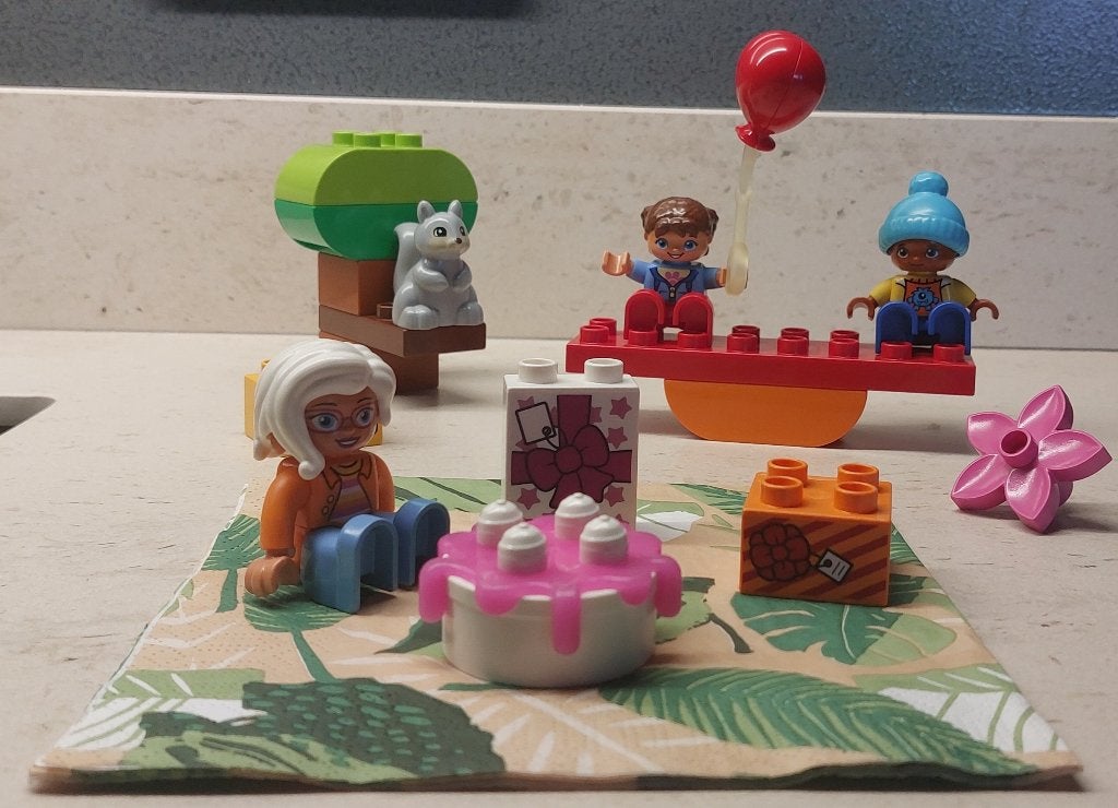 duplo Verjaardagspicknick - 10832 - zgan, Kinderen en Baby's, Speelgoed | Duplo en Lego, Overige typen, Ophalen of Verzenden, Zo goed als nieuw