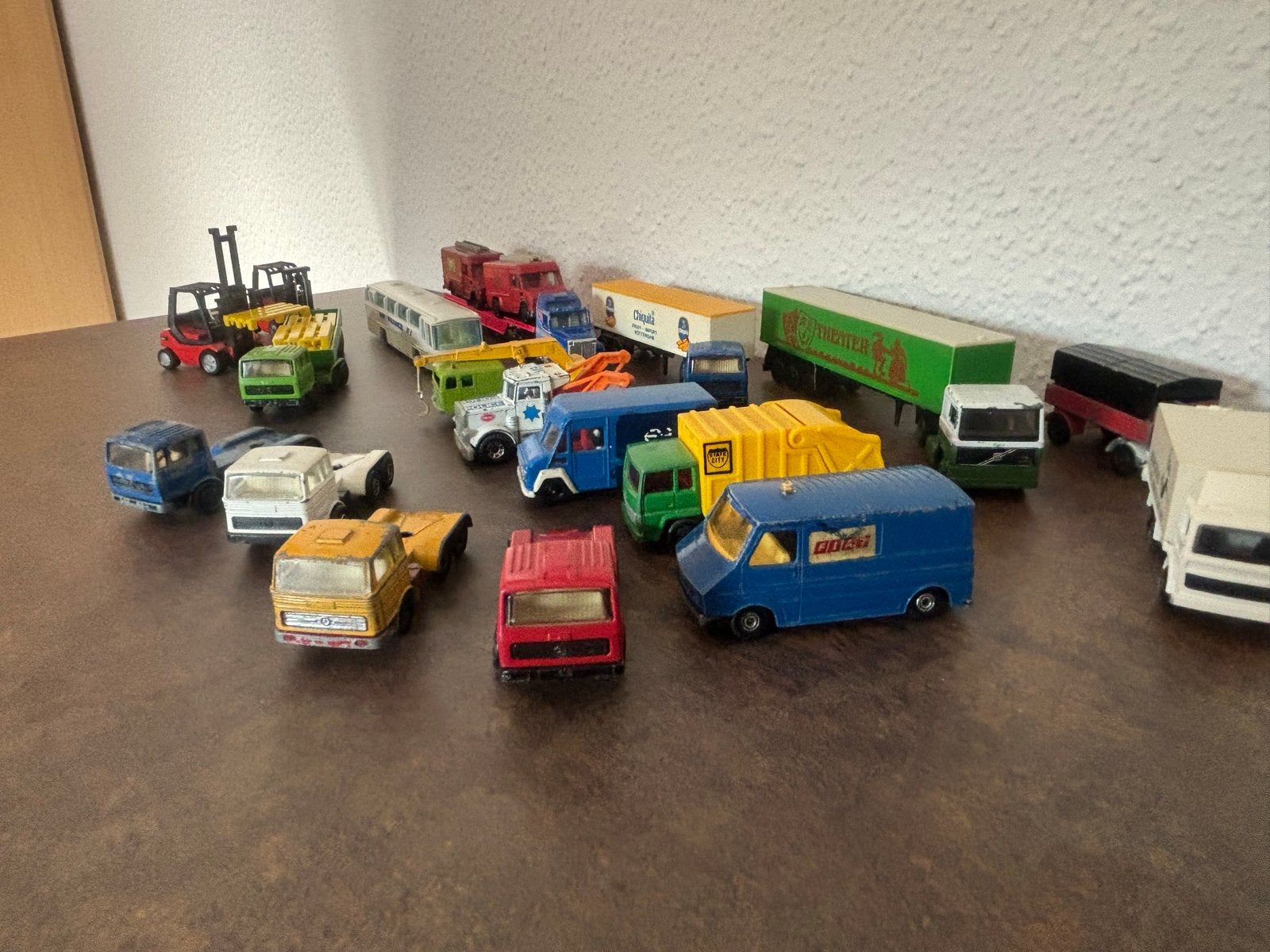 Set van 20 diverse vrachtwagens, bus en heftrucks, Ophalen of Verzenden, Gebruikt