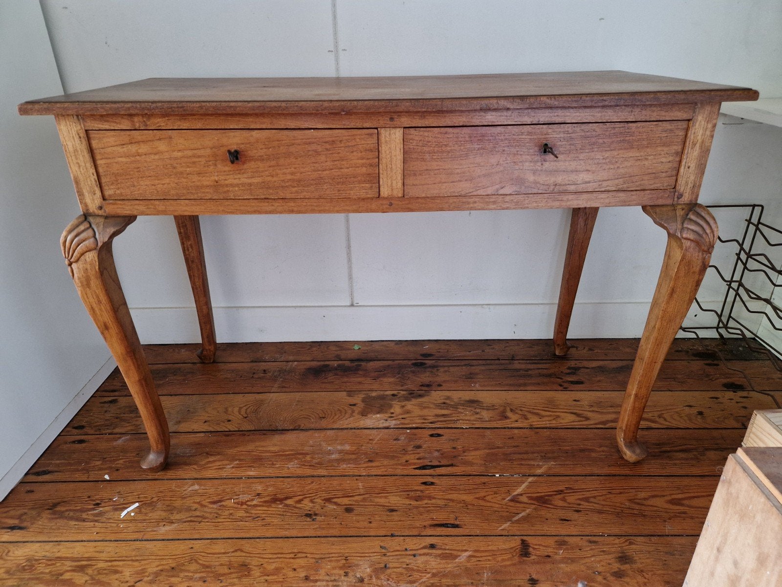 Antieke houten tafel met twee lades, Ophalen