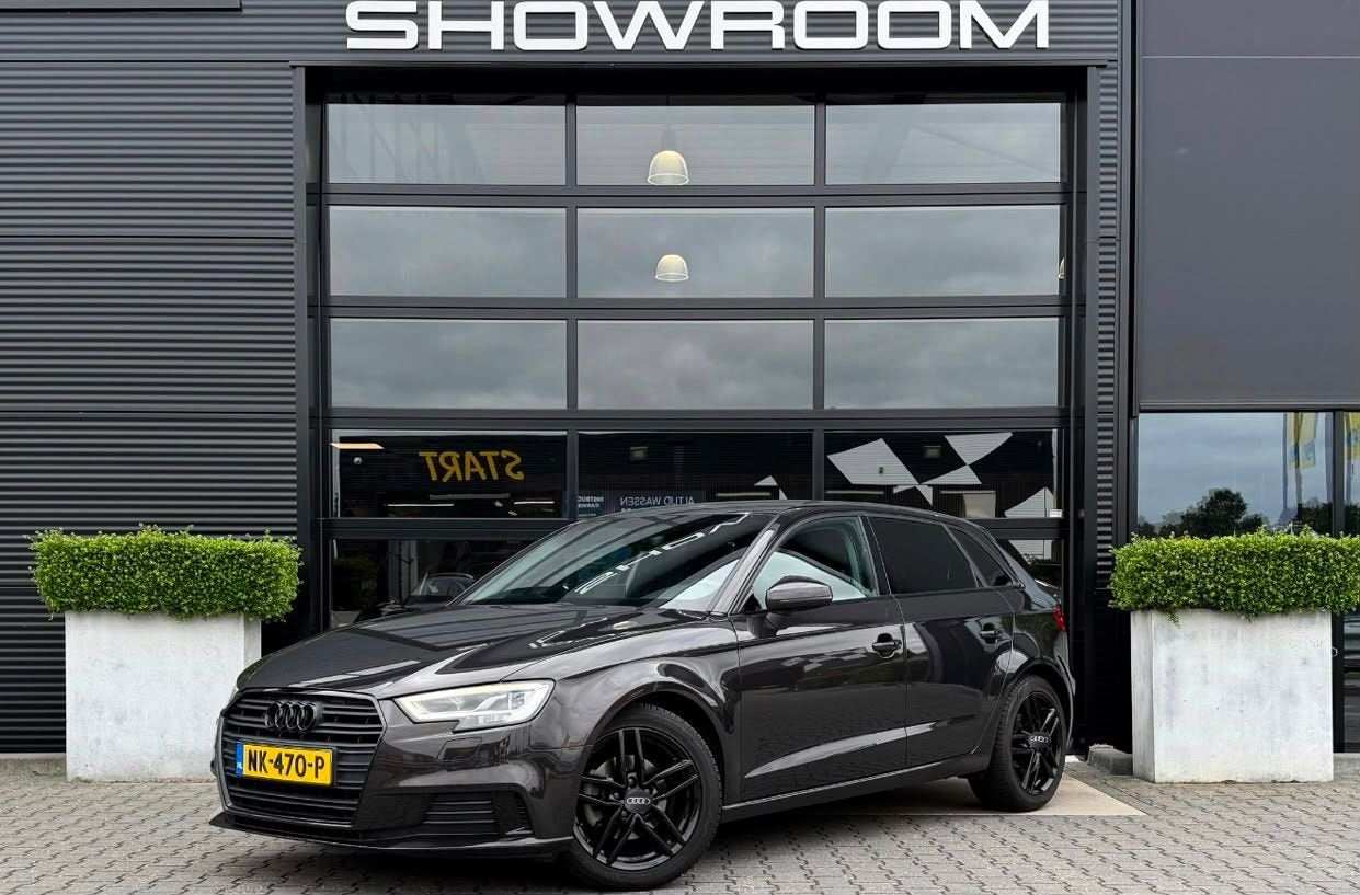 Audi A3  110 PK, NL Auto, PDC, Navi, Black Pack, Voorwielaandrijving, Parkeersensor, Zwart, 4 cilinders