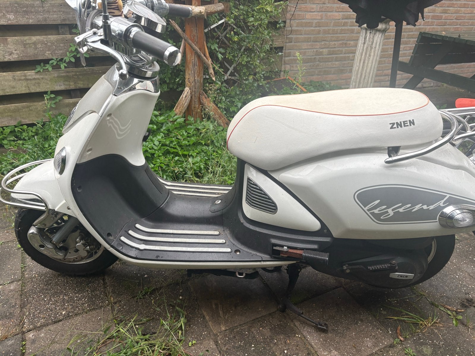 Znen Legend Scooter - Wit, Goed Onderhouden, Fietsen en Brommers, Overige merken, Gebruikt, Ophalen of Verzenden, Benzine