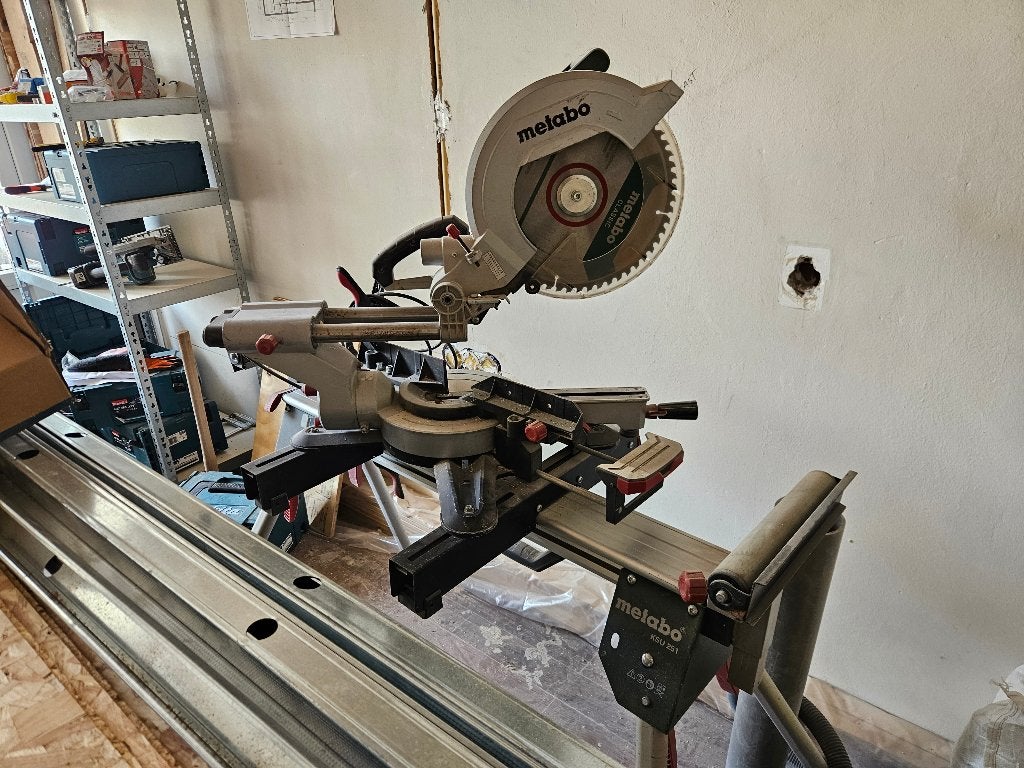 Metabo KGS 305 M afkortzaag met onderstel KSU 251, Doe-het-zelf en Verbouw, Gereedschap | Zaagmachines, Ophalen, Gebruikt, 70 mm of meer
