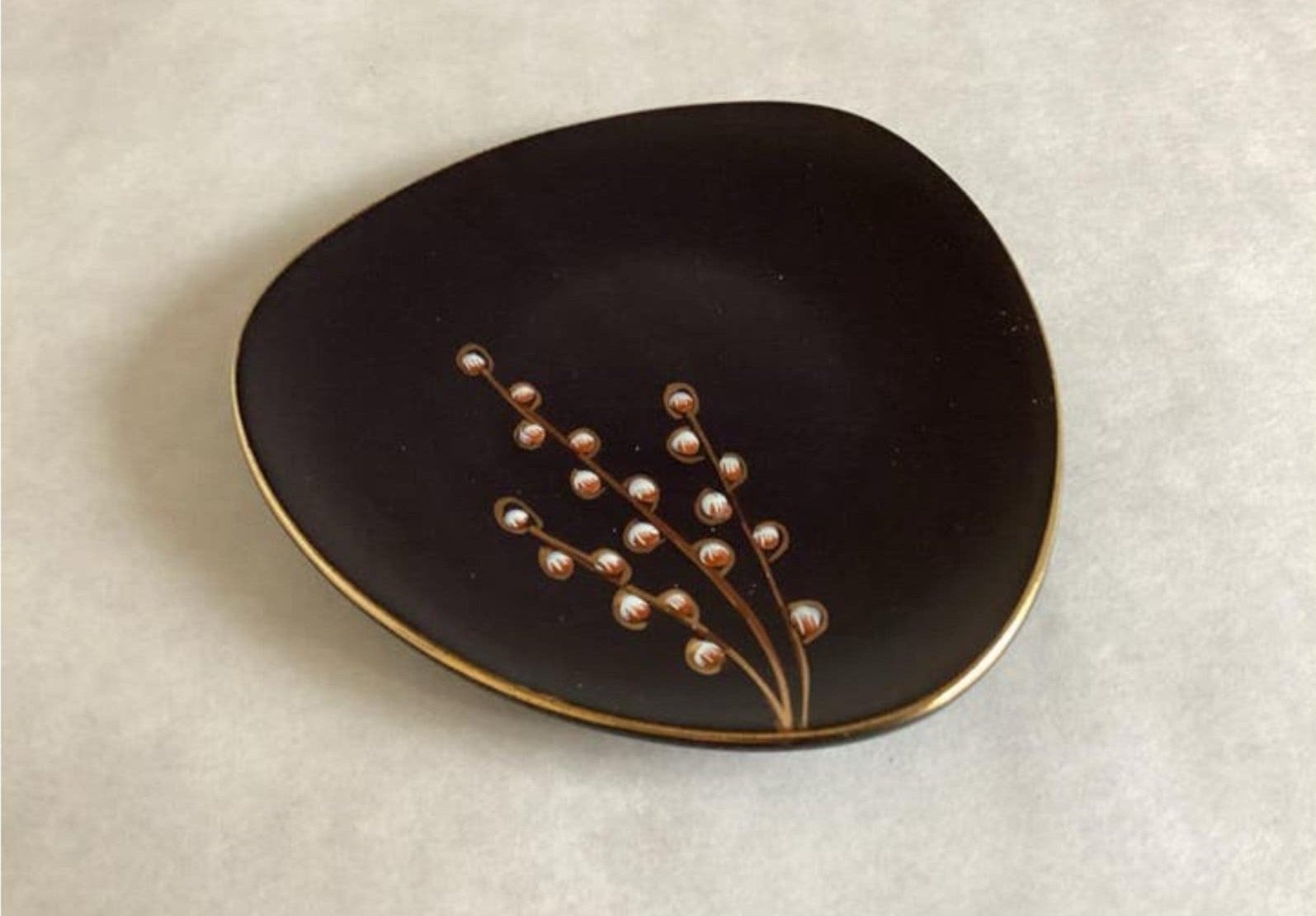Flora Gouda Holland schaaltje mat zwart/goud/wit ca. 16 cm, Antiek en Kunst, Ophalen of Verzenden