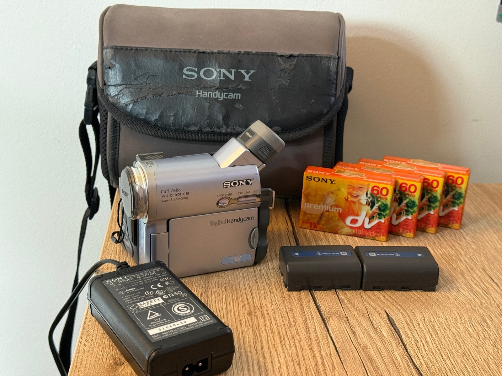 Sony DCR-TRV12E Videocamera Recorder met extra's, Ophalen, Mini dv, Gebruikt, 20x of meer