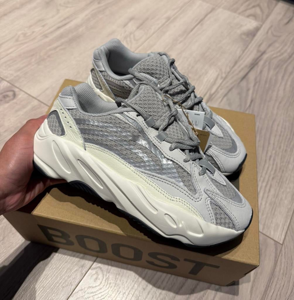 YEEZY BOOST 700, Kleding | Heren, Schoenen, Overige kleuren, Nieuw, Ophalen of Verzenden, Sneakers of Gympen