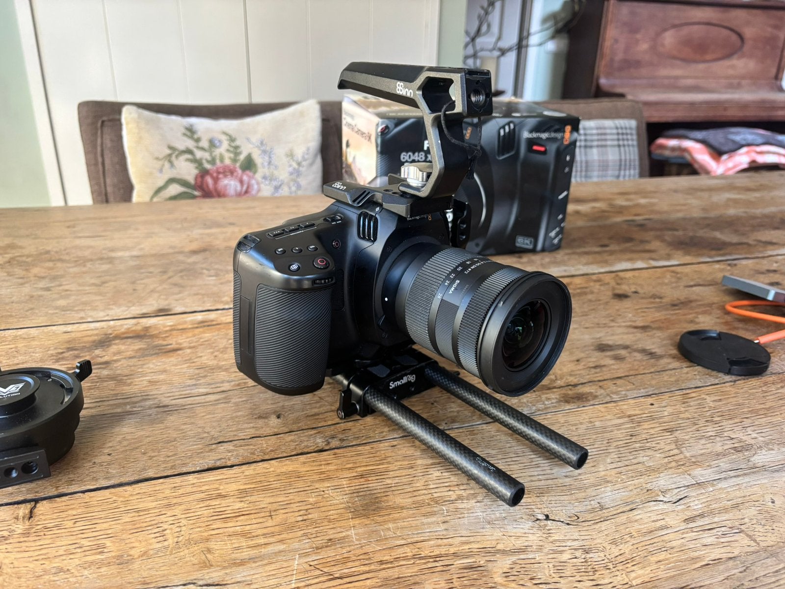 Blackmagic 6k FF met cage en sigma 16-28 L mount, Audio, Tv en Foto, Videocamera's Digitaal, Overige merken, Overige soorten, Zo goed als nieuw