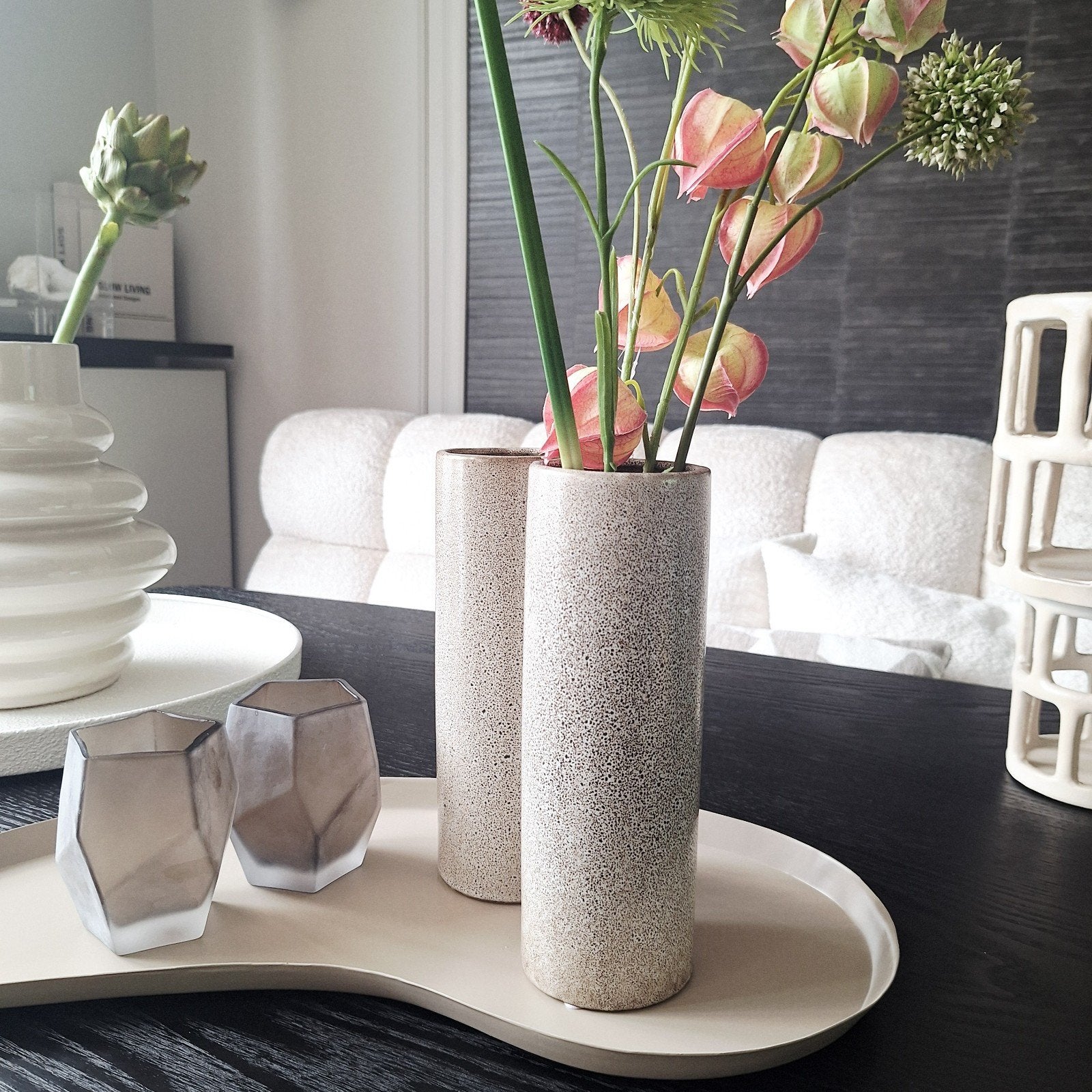 set van 2 bruin spot vazen tube steen van Lifestyle, Beige, Ophalen of Verzenden, X, X