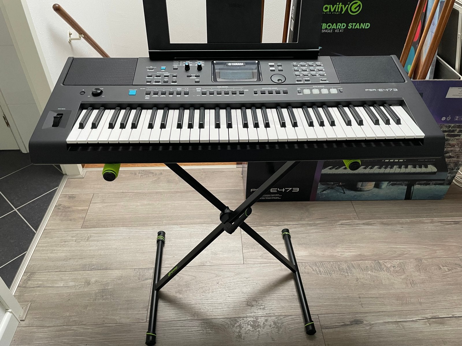 Yamaha PSR E-473 Keyboard incl. standaard en koptelefoon, Muziek en Instrumenten, Keyboards, Ophalen, 61 toetsen, Yamaha, Zo goed als nieuw