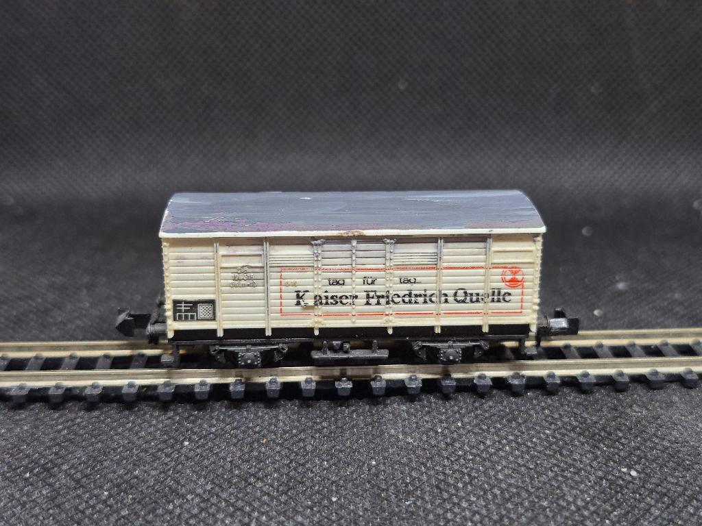 Minitrix 3515 - goederenwagen Gklm-10 'KFQ' (15659), Hobby en Vrije tijd, Modeltreinen | N-Spoor, Gebruikt, Gelijkstroom, Trix