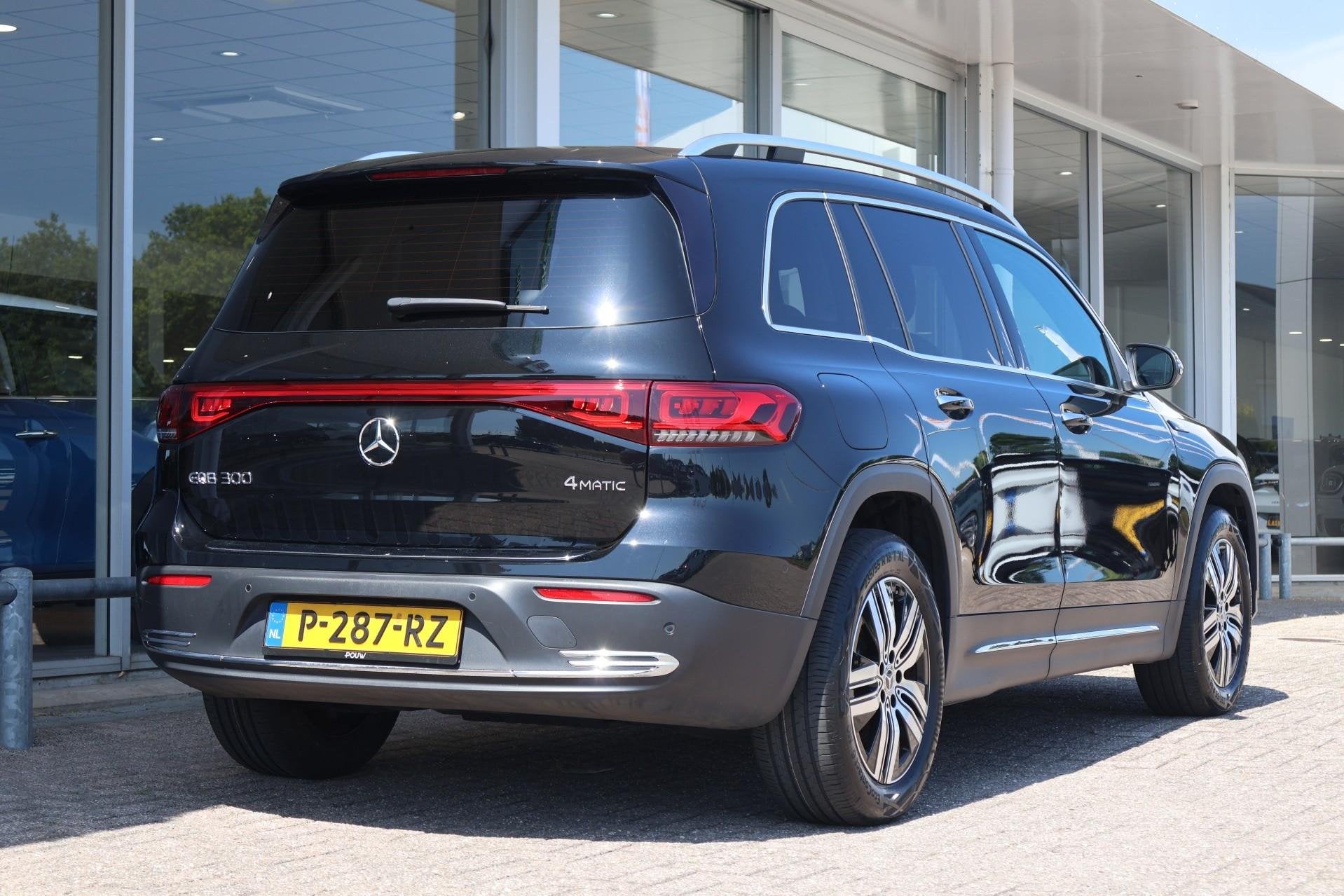 Mercedes-Benz EQB 300 228pk 4MATIC Luxury Line 67 kWh | Came, Auto's, Automaat, Gebruikt, Zwart, Vierwielaandrijving