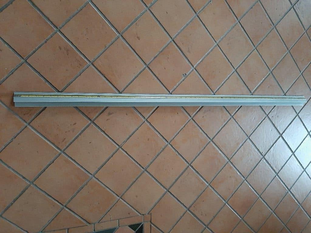 Snijliniaal 150 cm aluminium ,schaal in cm , inch en feet, Ophalen, Gebruikt, Afstand