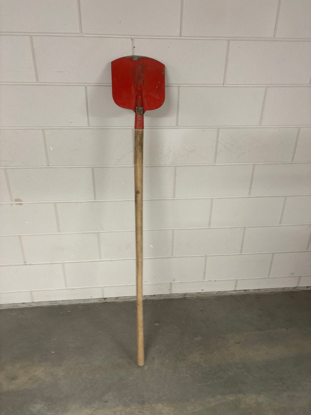 Rode schep met houten steel - Gebruikt, Ophalen of Verzenden, Gebruikt, Overige typen