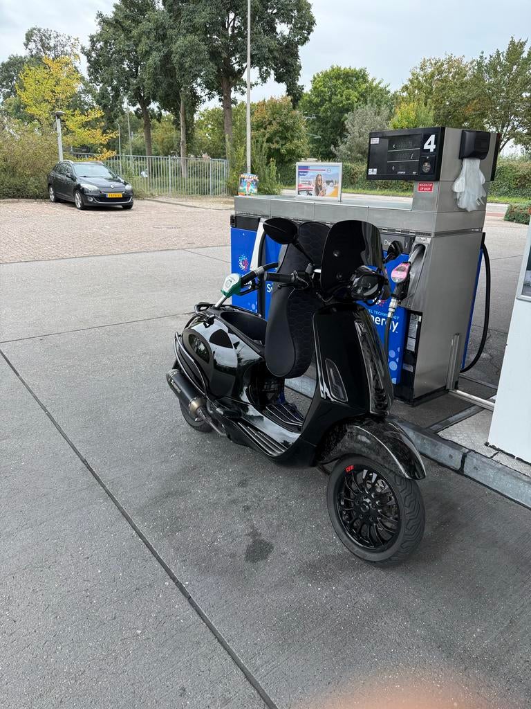 Vespa Sprint 80cc glans Zwart - Zo goed als nieuw, Ophalen, Zo goed als nieuw, Benzine, Vespa