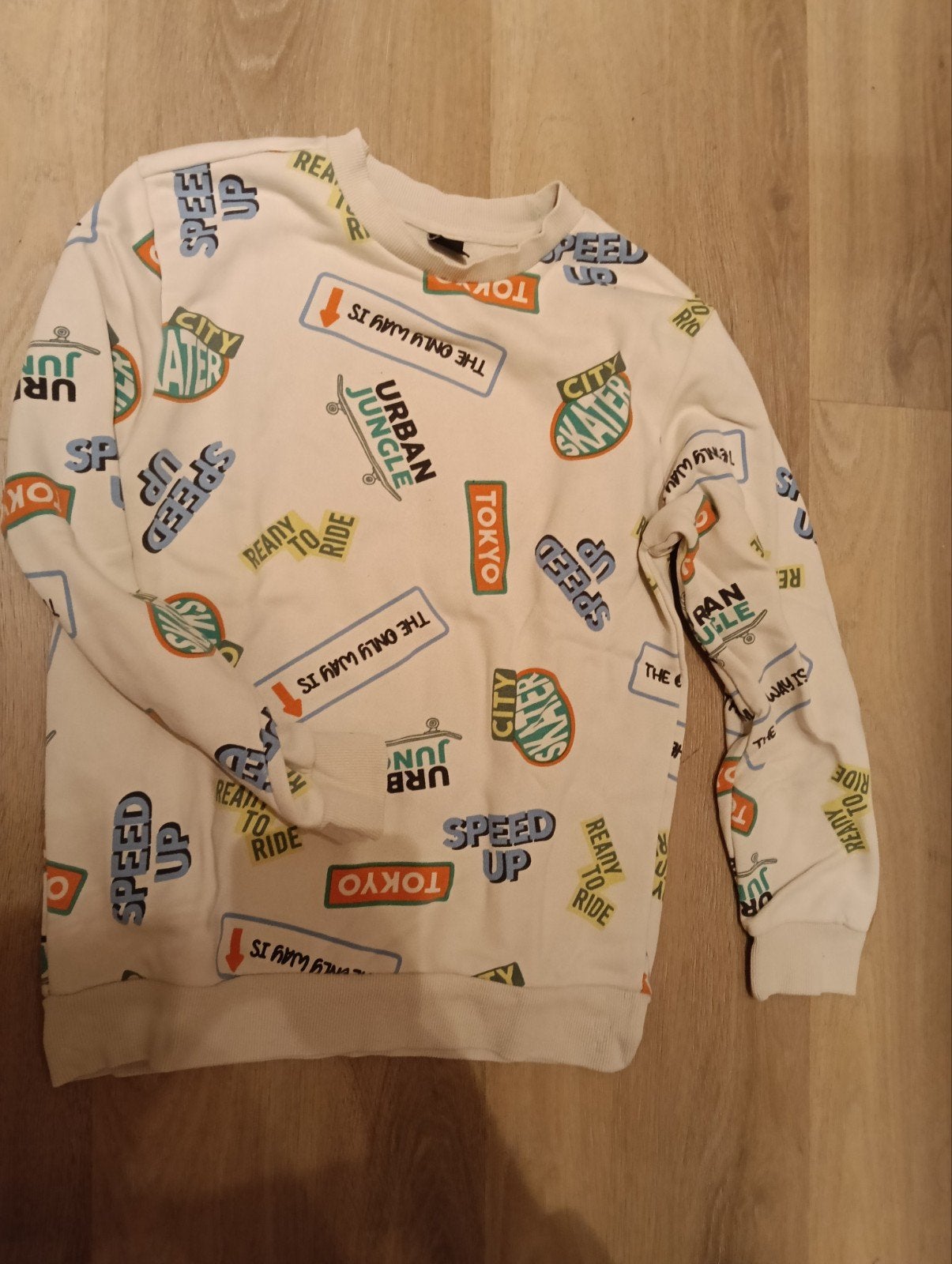Trui maat 134/140 met 'Urban Jungle' print, Ophalen of Verzenden, Jongen of Meisje, Trui of Vest
