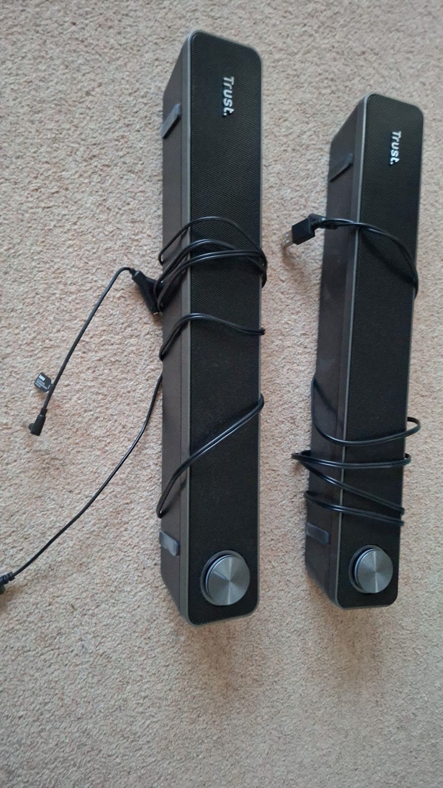 Trust Soundbar Compacte USB Speakers 2 stuks maar geen set, Computers en Software, Ophalen of Verzenden, Gebruikt, Overige typen