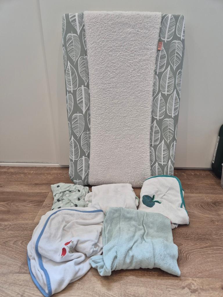 Ikea VÄDRA aankleedkussen met 6 hoezen (o.a. Witlof), Ophalen of Verzenden, Gebruikt, Aankleedkussen, Overige merken