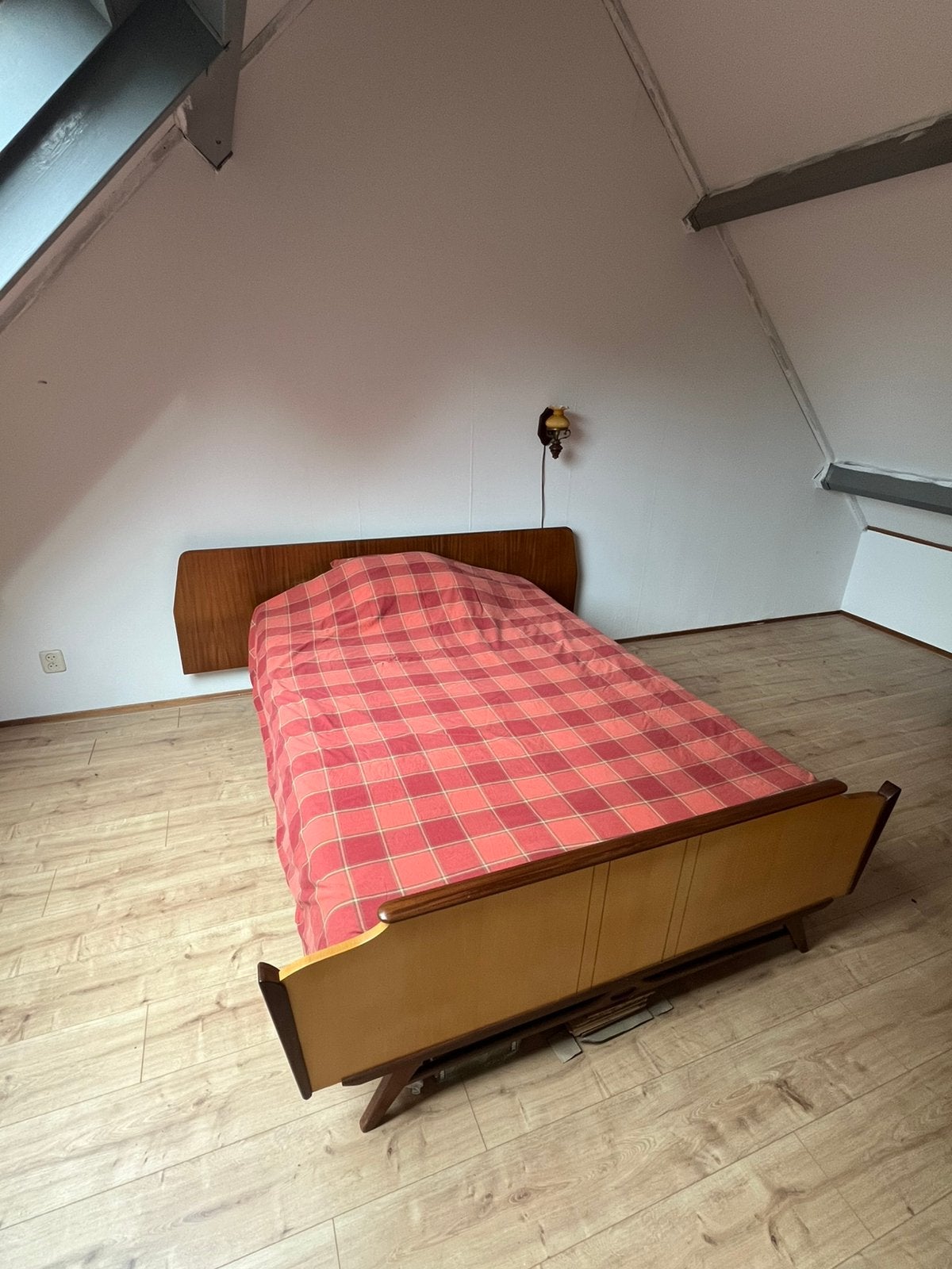 Vintage bed met nachtkastjes, Ophalen, Gebruikt, Jaren 60, Bruin