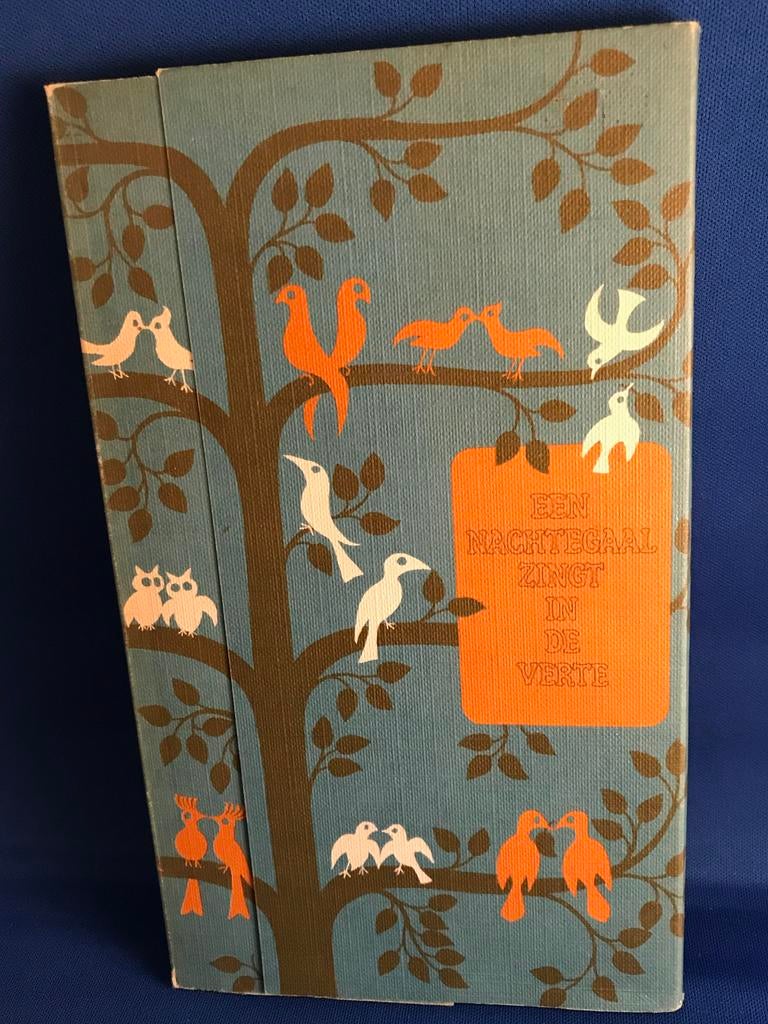 Een Nachtegaal Zingt in de Verte - Vintage Boek, Ophalen, Gelezen