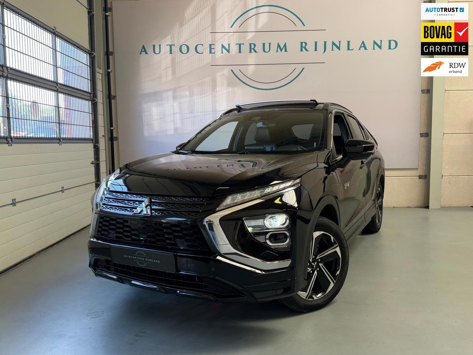 Mitsubishi Eclipse Cross 2.4 PHEV Instyle, Pano, Camera, Sto, Auto's, Automaat, Dealer onderhouden, Eclipse Cross, 4 cilinders