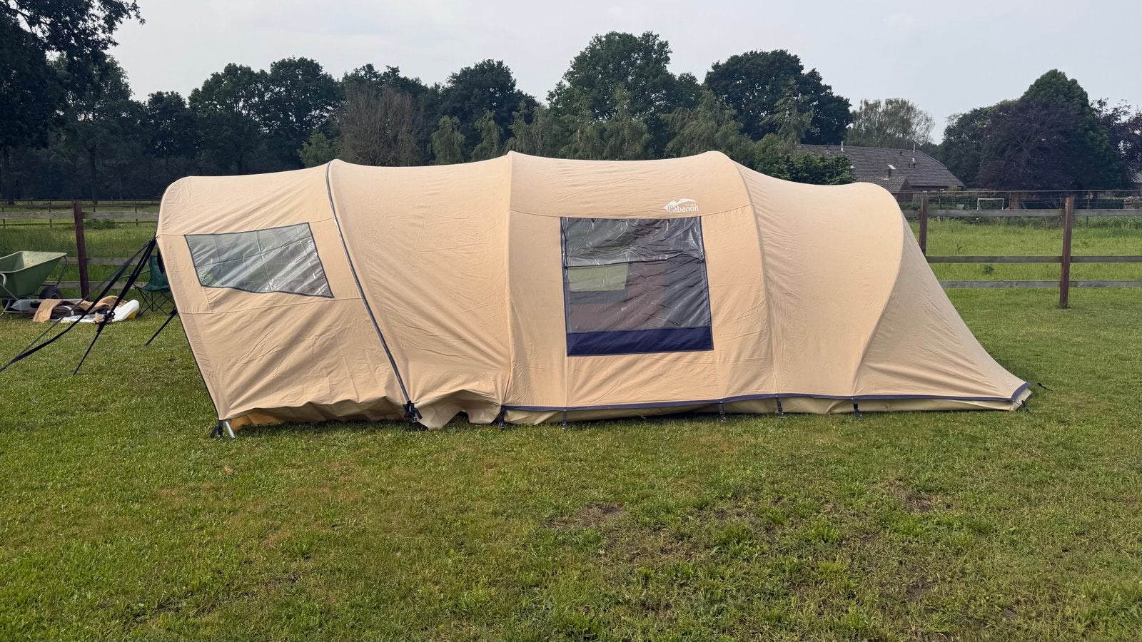 Cabanon Tunneltent 4 persoons met luifel en toebehoren, Ophalen, Zo goed als nieuw, Tot en met 4
