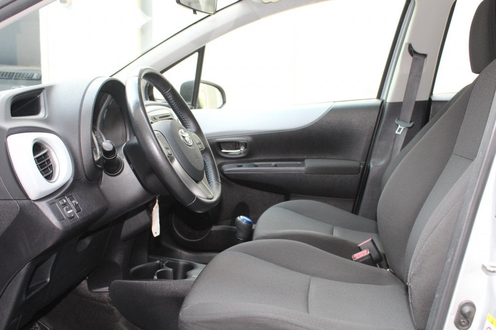 Toyota Yaris 1.5 Full Hybrid Aspiration / Camera / Airco, Auto's, Automaat, Gebruikt, Zwart, 4 cilinders
