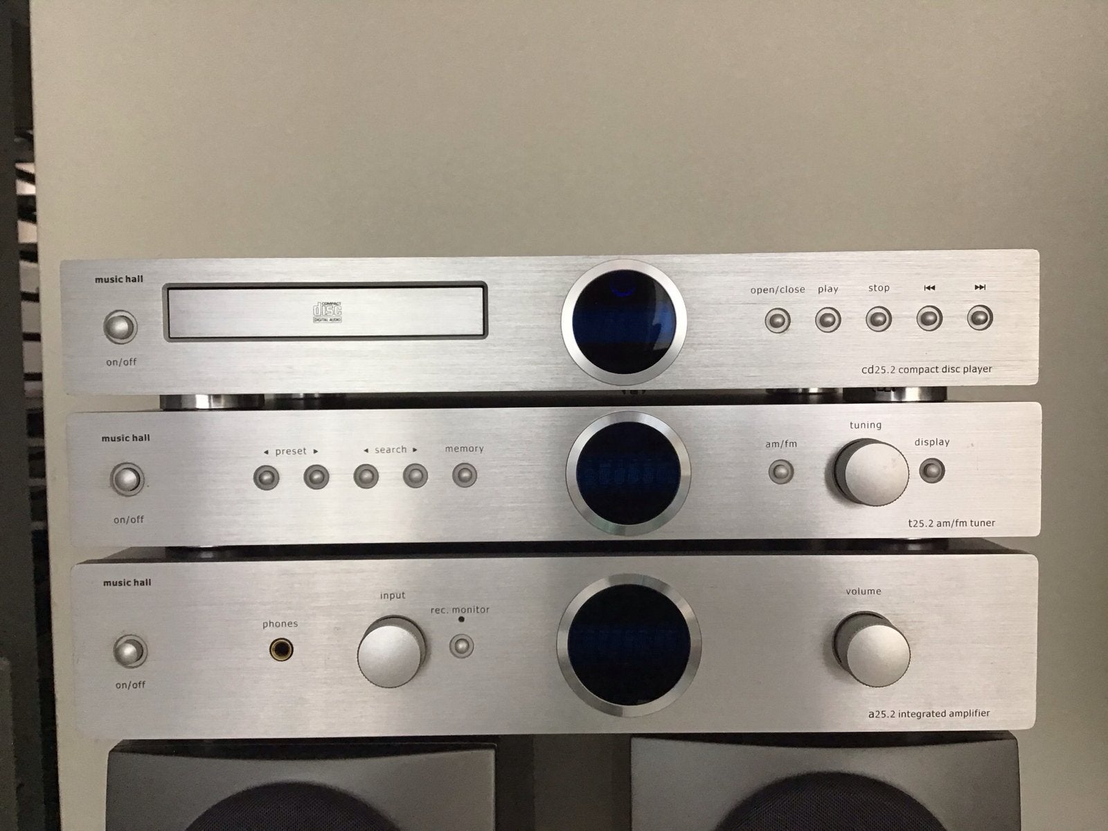 Music Hall A25.2 Versterker, CD25.2 CD-speler, T25.2 Tuner, Zo goed als nieuw, 60 tot 120 watt, Stereo, Ophalen