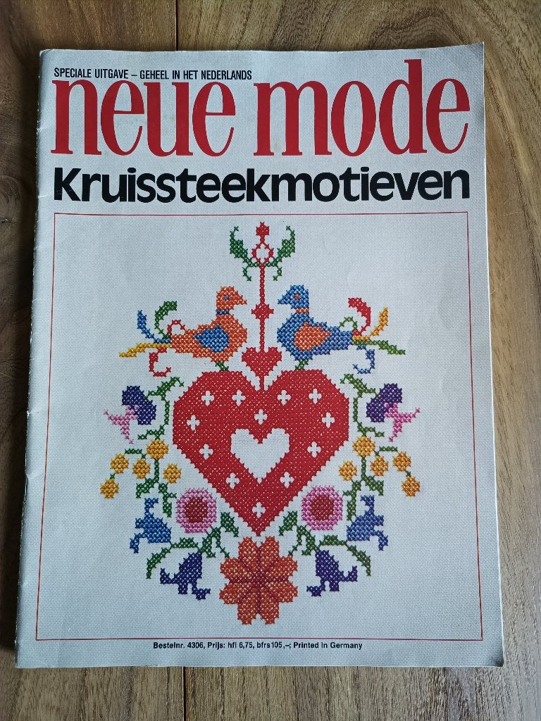 Neue Mode Kruissteekmotieven  Speciale Uitgave, Ophalen of Verzenden, Zo goed als nieuw, Neue Mode, Borduren en Naaien