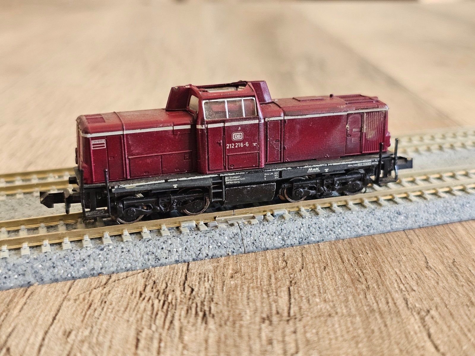 Minitrix N spoor V212 locomotief (mist dakje), getest., Hobby en Vrije tijd, Gebruikt, Trix, Ophalen of Verzenden, Gelijkstroom