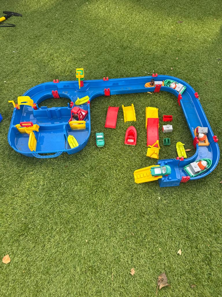 Grote Waterbaan met boten en auto's, Kinderen en Baby's, Speelgoed | Buiten | Actiespeelgoed, Gebruikt, Ophalen of Verzenden