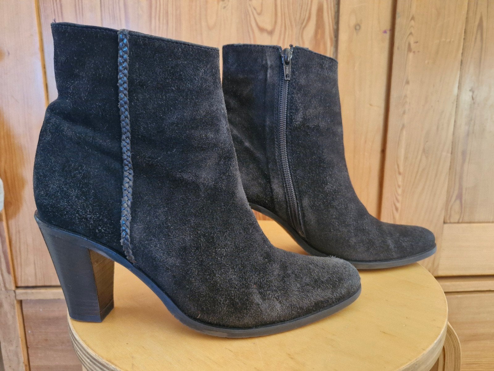 Valmy Moda zwart suède enkellaarzen cowboy boots mt 38 zgan, Zwart, Lage of Enkellaarzen, Ophalen of Verzenden, Zo goed als nieuw