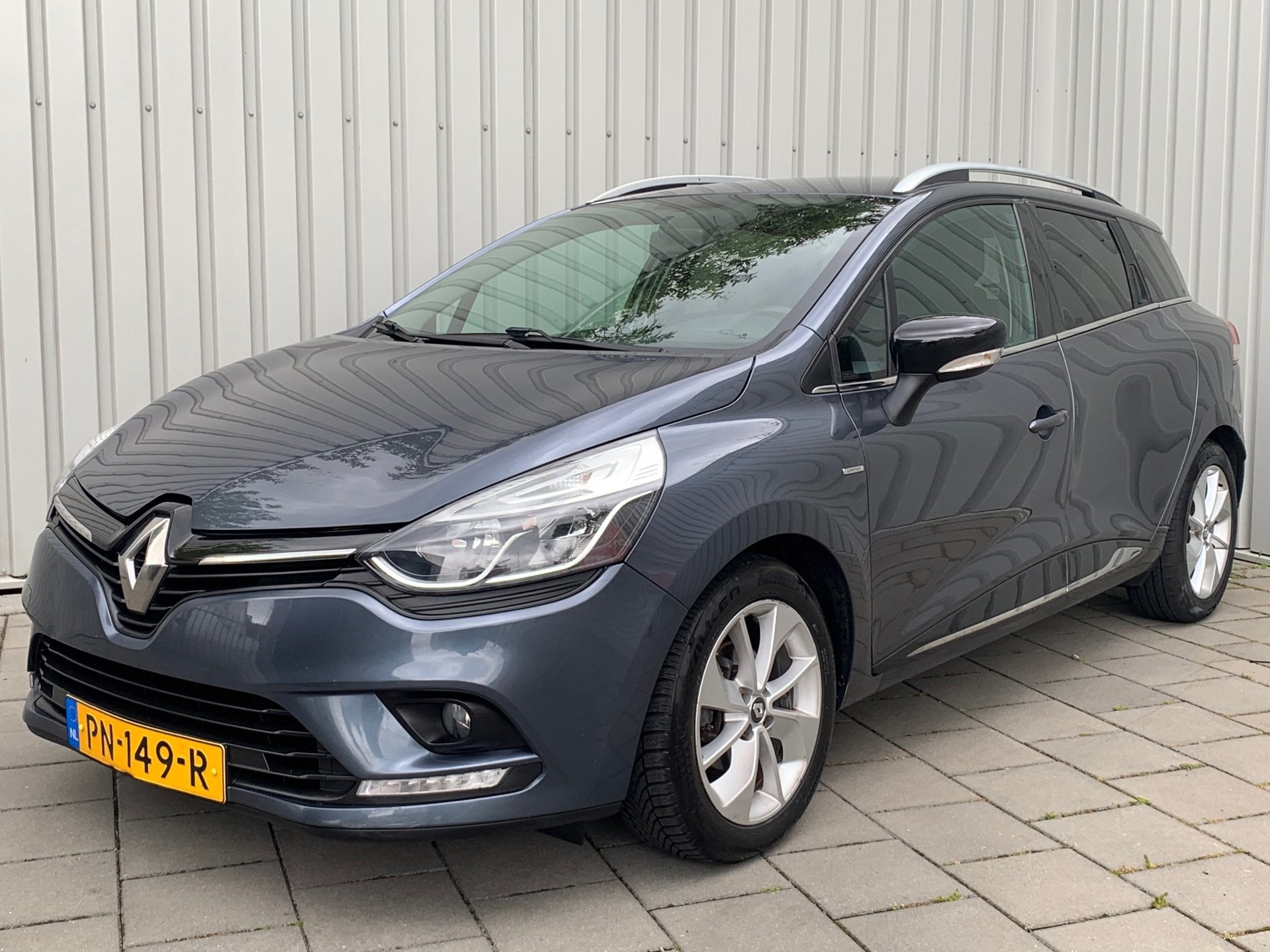 Renault Clio Estate 0.9 TCe Limited|Navigatie|Climate Contro, Voorwielaandrijving, Gebruikt, 580 kg, 49 €/maand