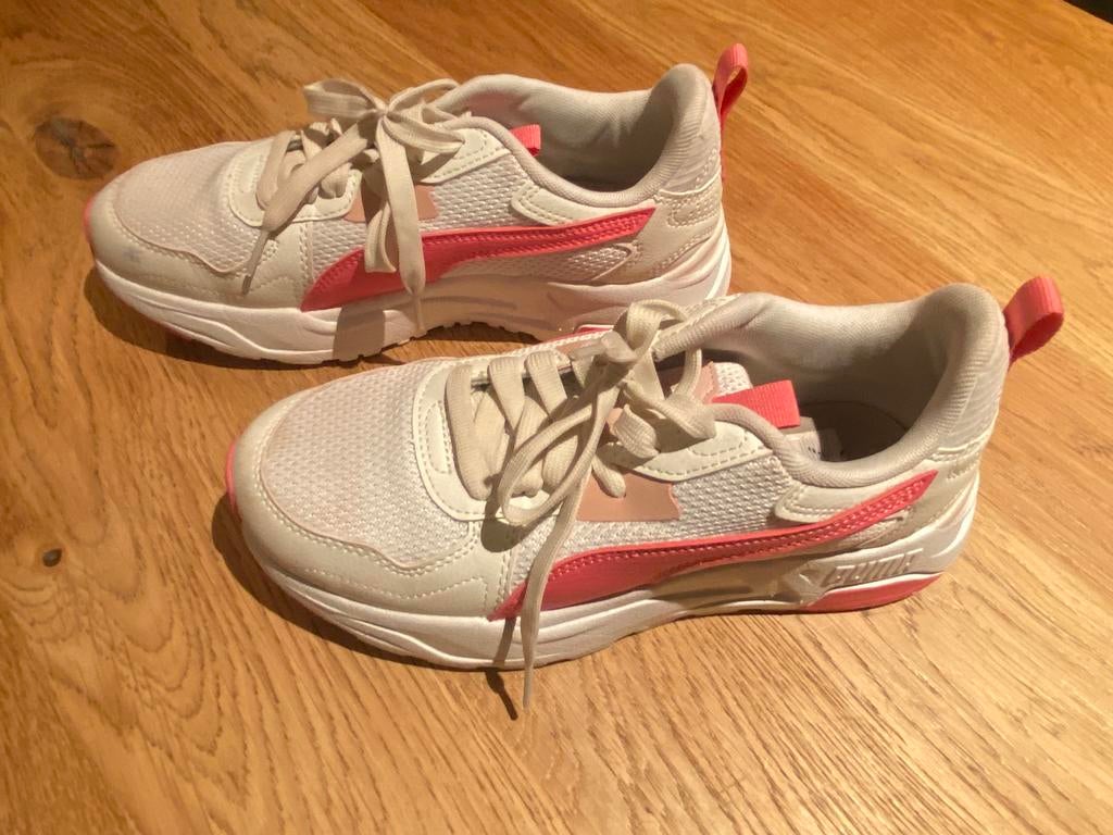 Puma gymschoenen/ sneakers wit met roze maat 38, Kleding | Dames, Schoenen, Ophalen, Wit, Sneakers of Gympen, Zo goed als nieuw