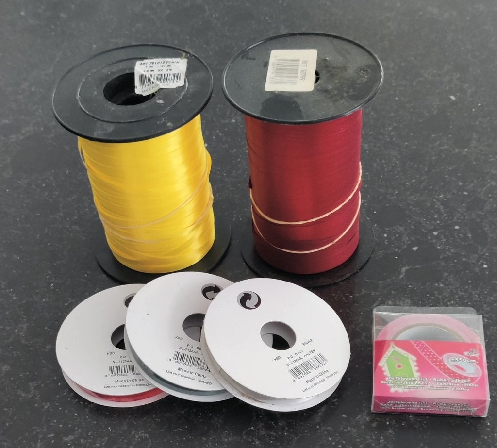 Diverse kleuren krullint sier of decoratie lint, Ophalen of Verzenden, Zo goed als nieuw